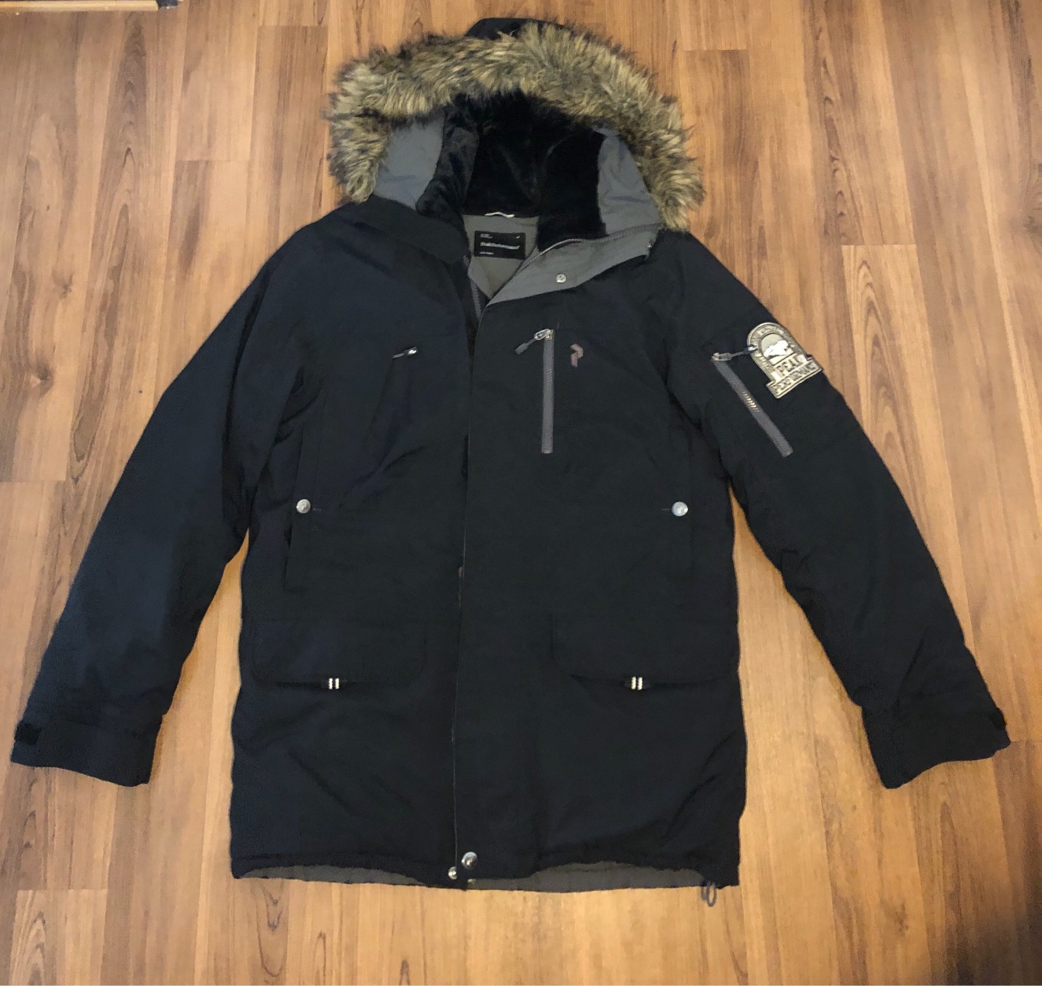 Peak performance vinterjacka str M + Gant halsduk Peak performance vinterjacka str M + Gant halsduk