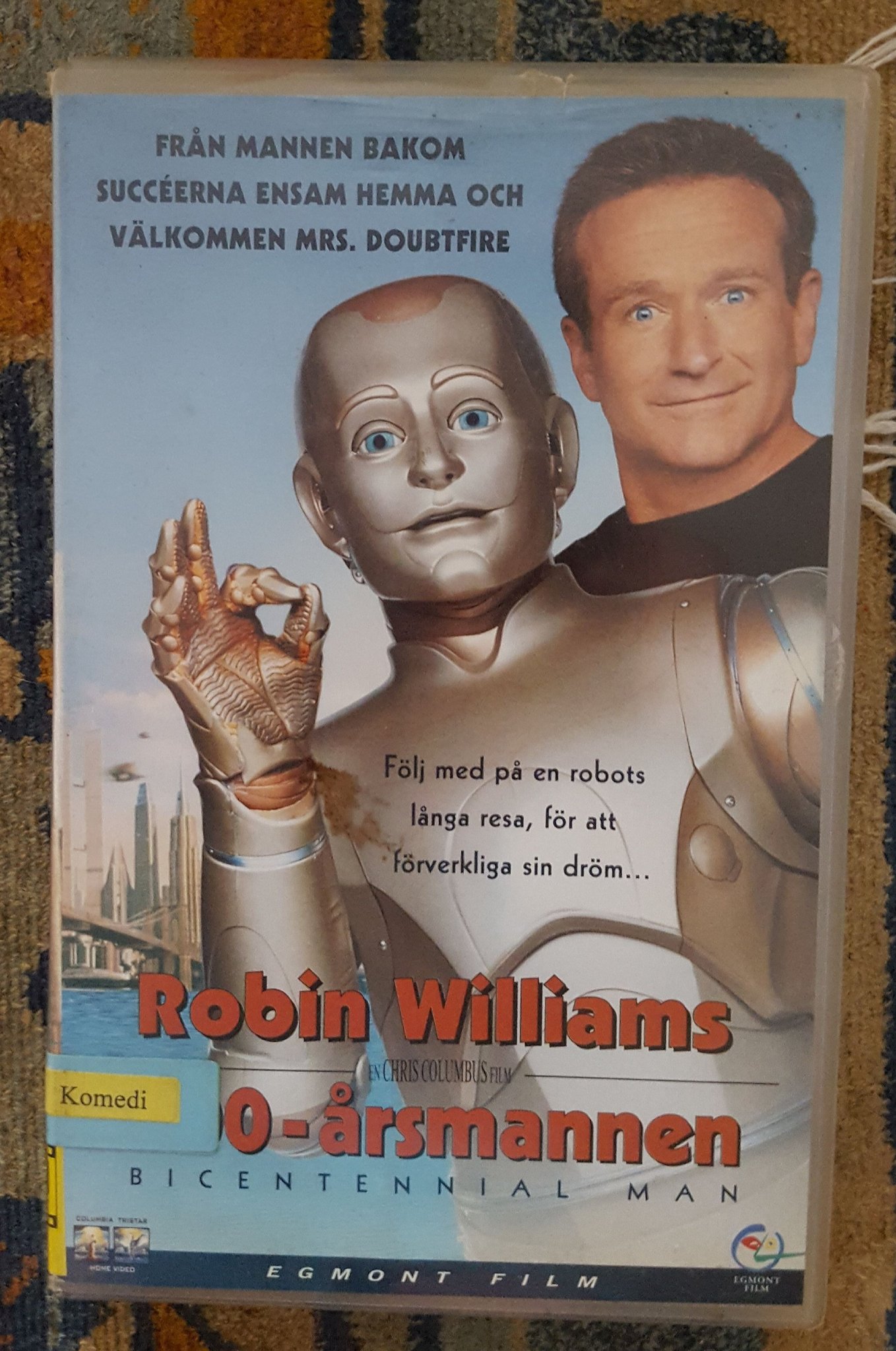 0 års mannen med Robin Williams vhs. Egmont f.. (416399443) ᐈ Köp på