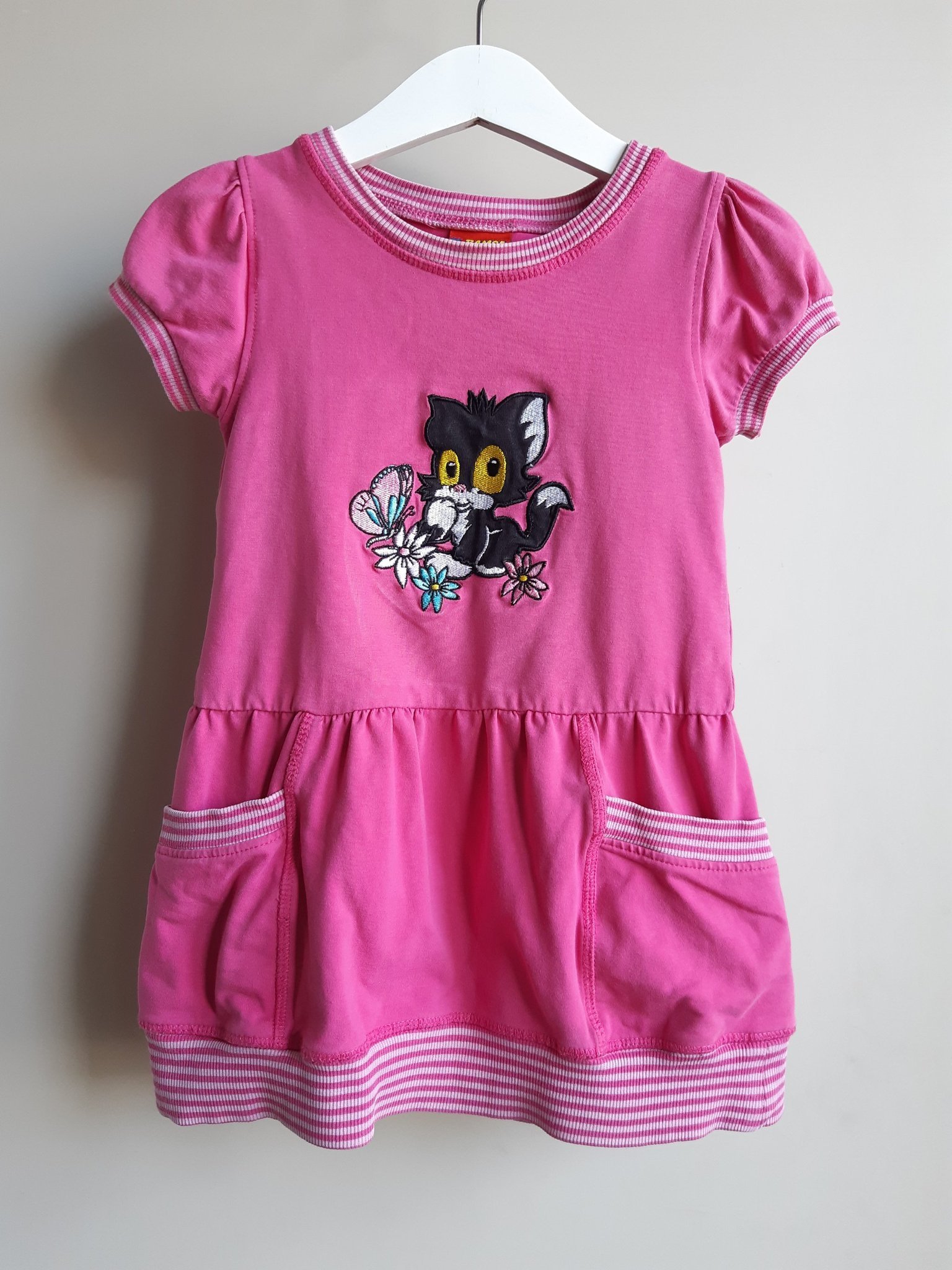 Bamse rosa klänning Katten Janson fickor stl 98.. (408020324 Cerise klänning med katt i fickan.