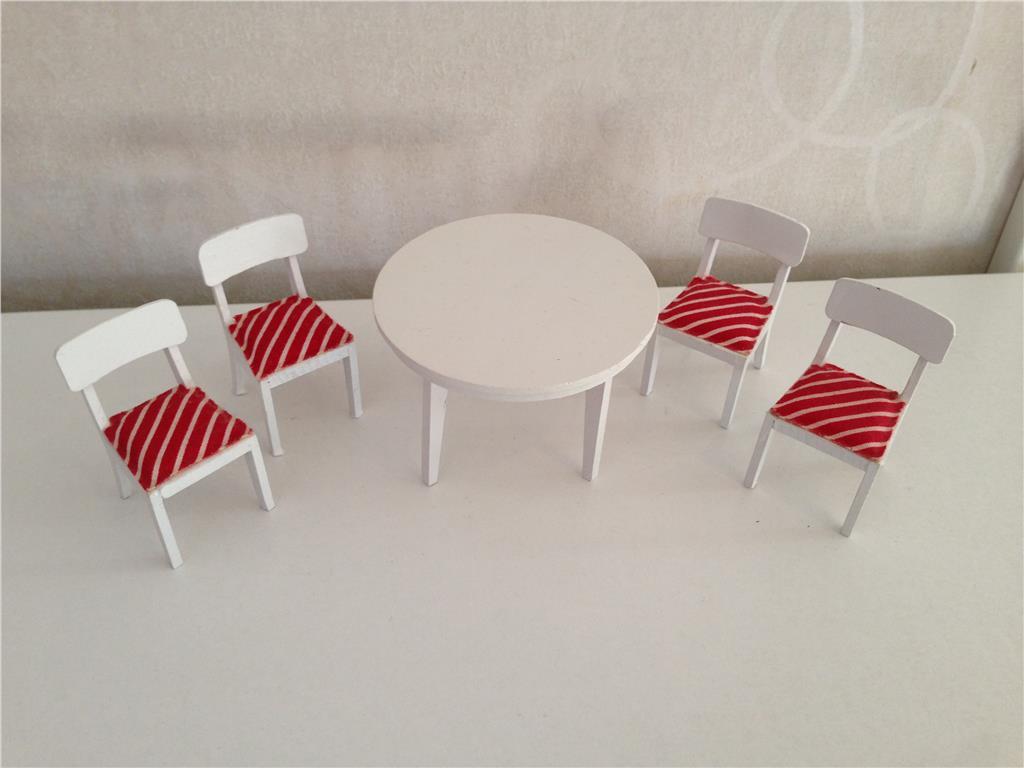 Lundby dockskÃ
p vitt runt kÃksbord med 4 stolar retro pÃ¥ tradera.com
