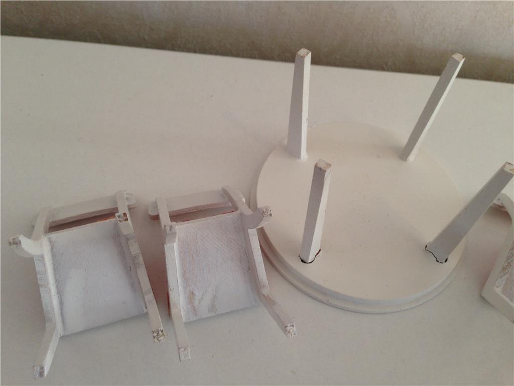 Lundby dockskÃ
p vitt runt kÃksbord med 4 stolar retro pÃ¥ tradera.com