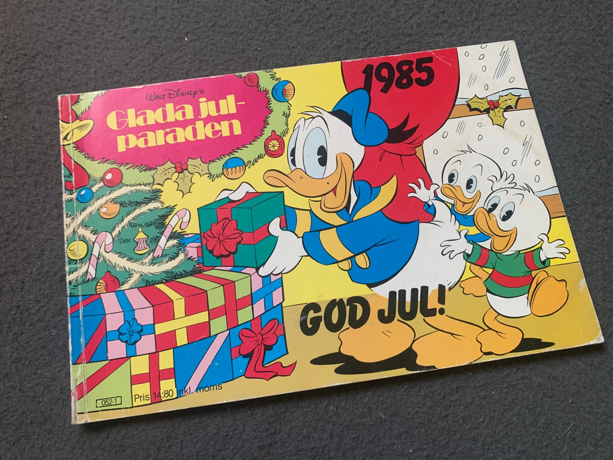 Se produkter som liknar Kalle Anka Glada julparaden 1.. på Tradera