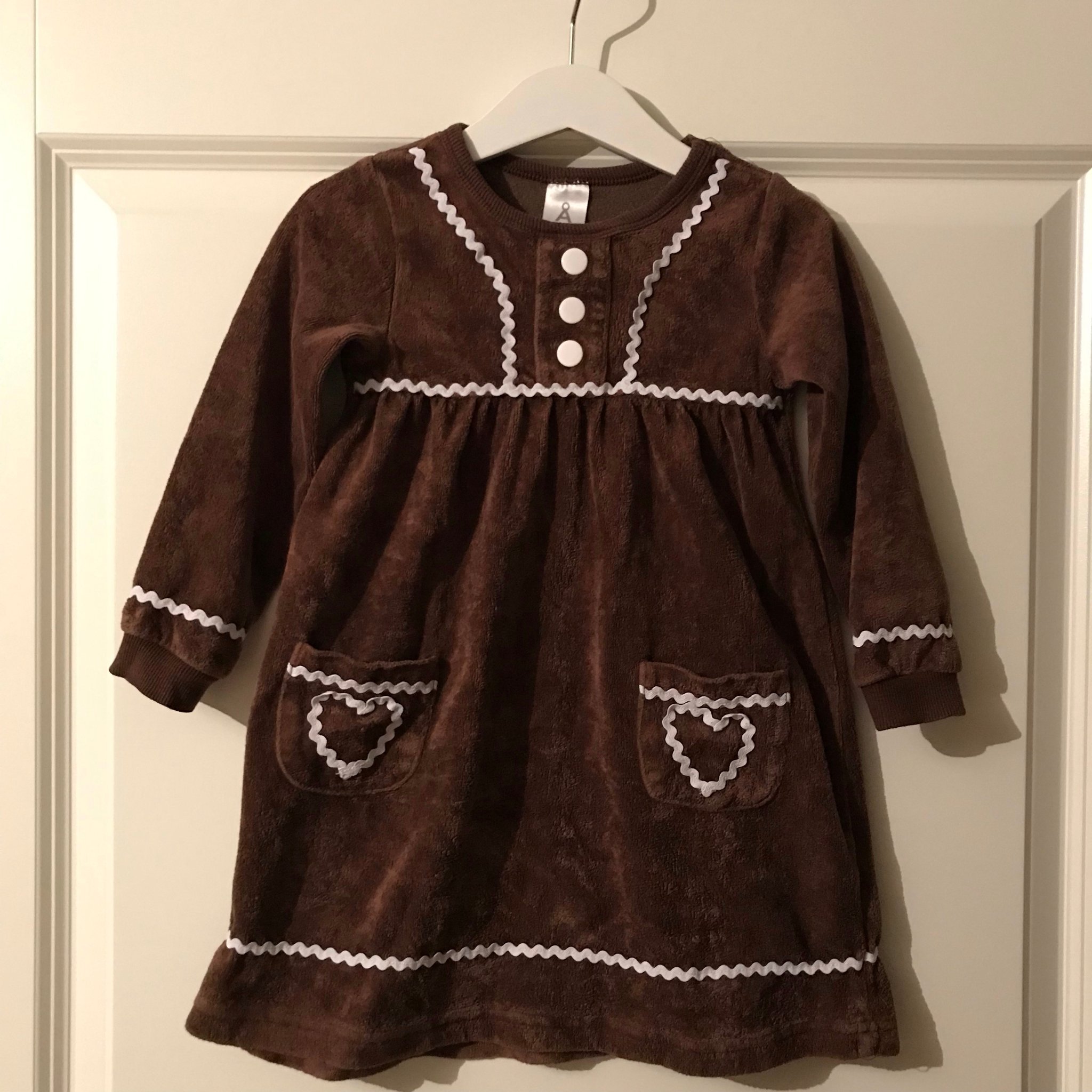 Pepparkaksgumma klänning strl 8692 (lucia) (375656788) ᐈ pepparkaksgumma klänning