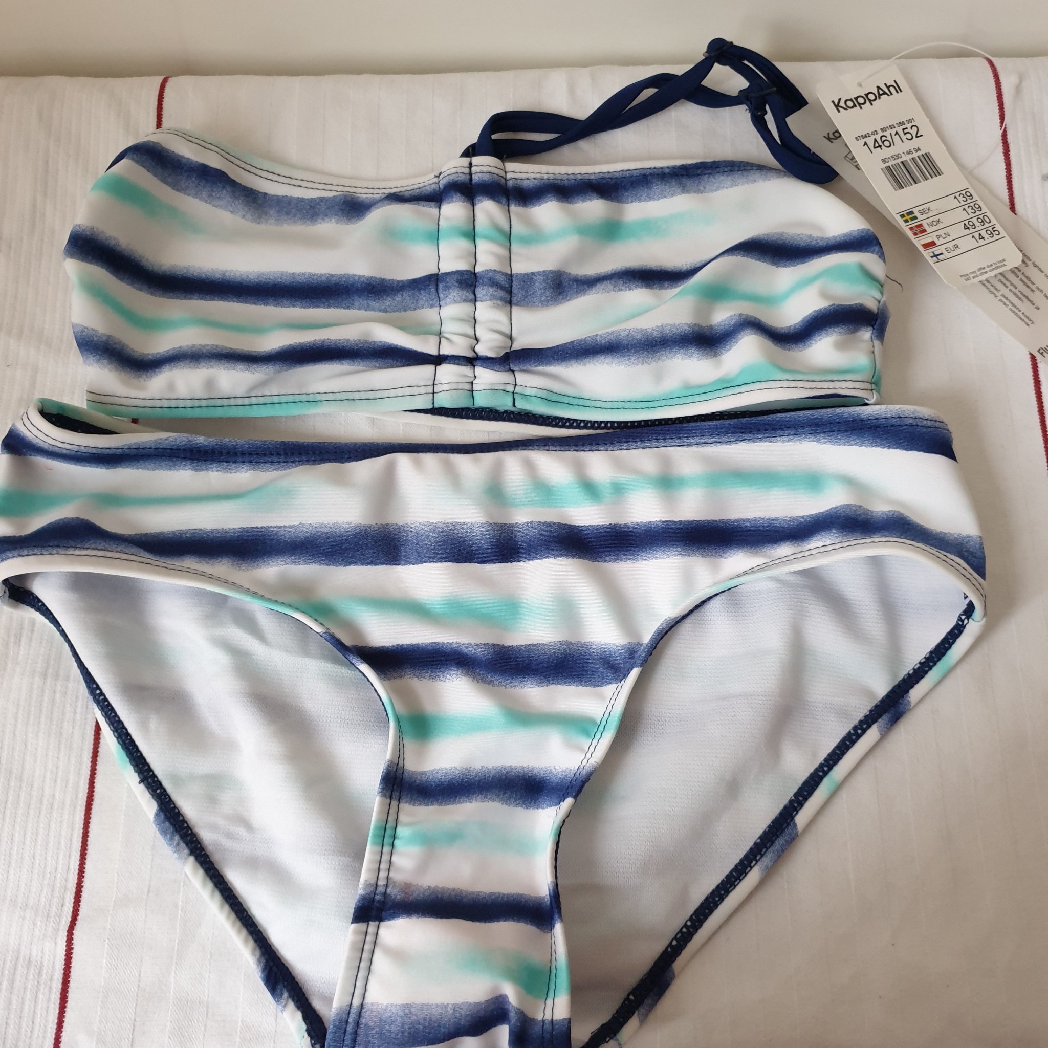 Se produkter som liknar Ny bikini från KappAhl i färg.. på Tradera