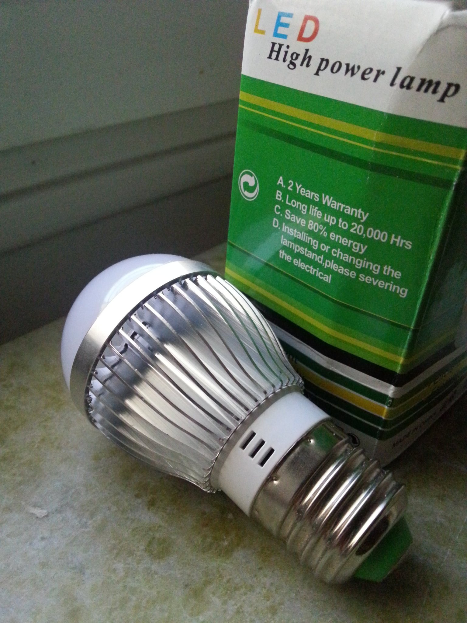 Led Lampa Varmvit 9W/E27 Livslängd 20.000h