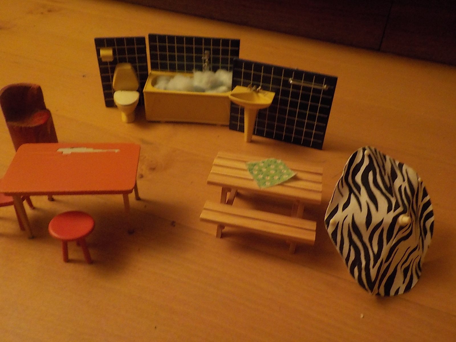 Ute möbler badrum m.m m.m till lundby dockhus på tradera.com