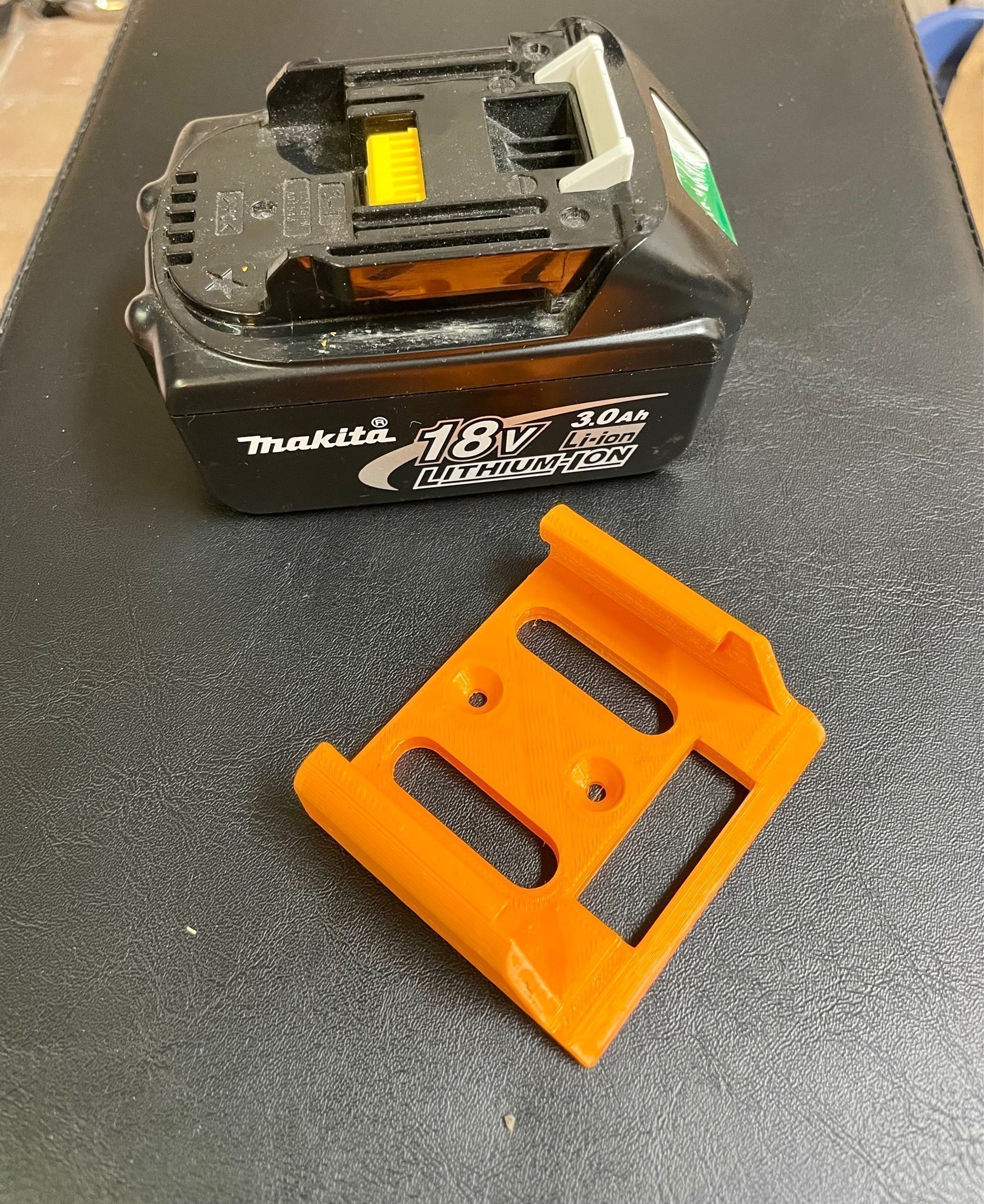 Batterihållare för Makita 18v | Köp på Tradera (595662004)