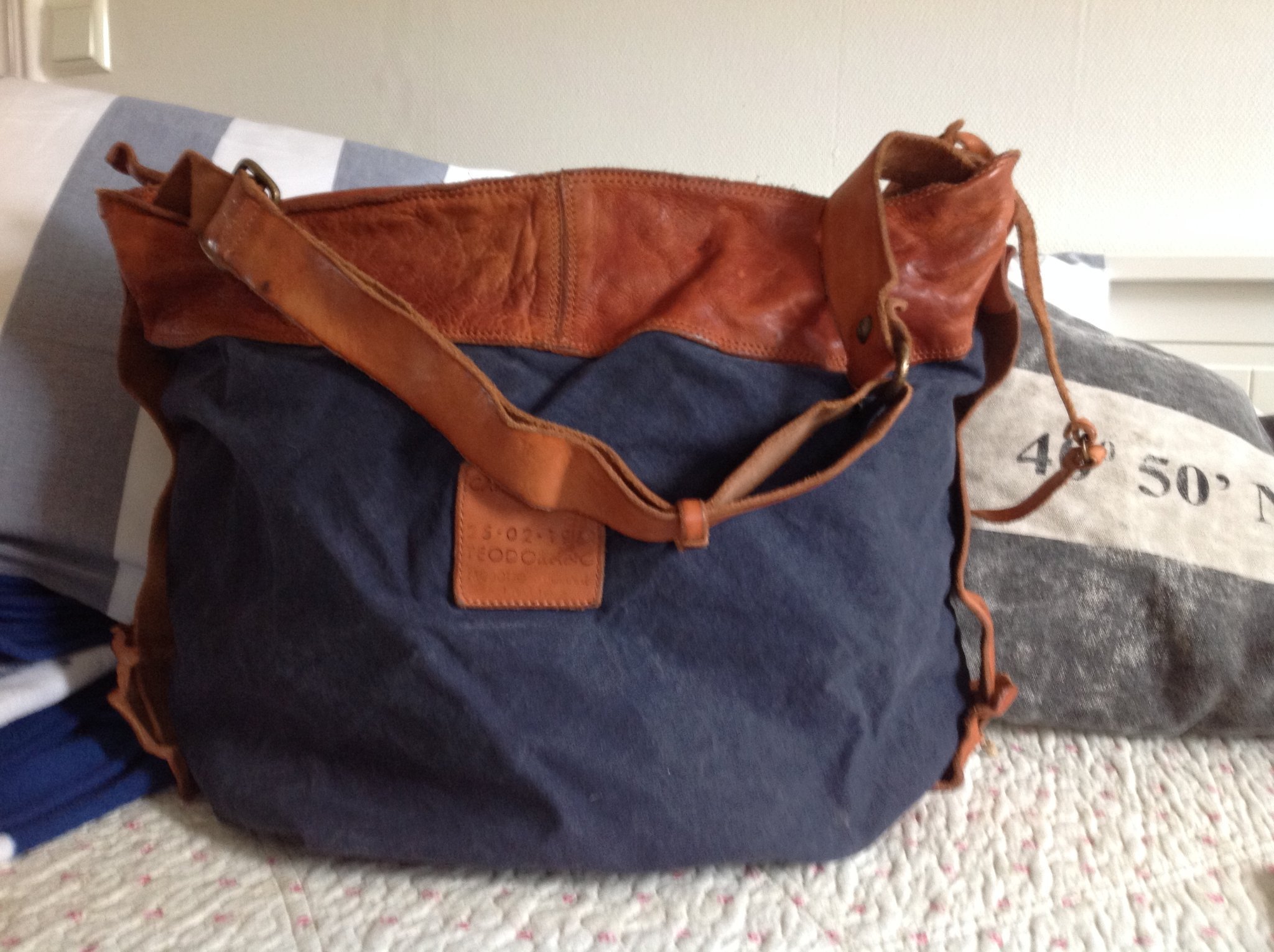 CAMPOMAGGI bag, stor väska, urläcker i canvas och cognac läder. Aldrig använd ! CAMPOMAGGI bag, stor väska, urläcker i canvas och cognac läder. Aldrig använd !