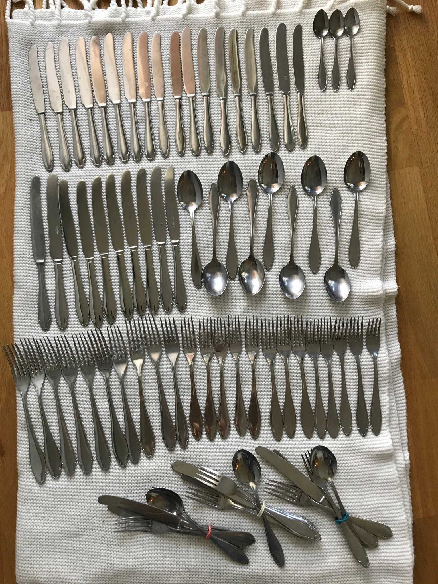 Bestick i vacker stil Rostfria