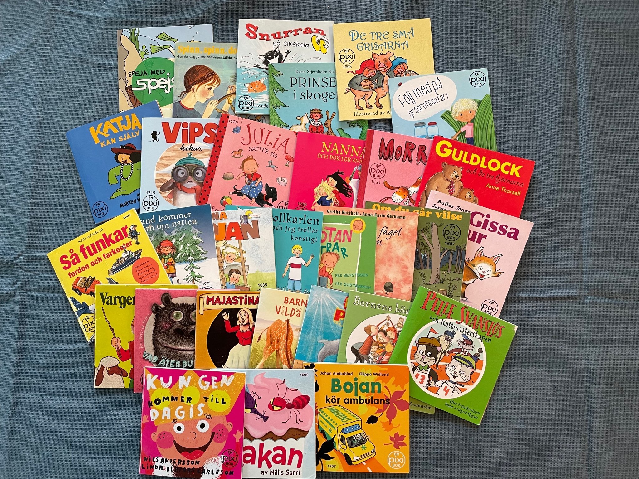 Paket med 30 st Pixiböcker / Miniböcker — jul /.. Köp på Tradera