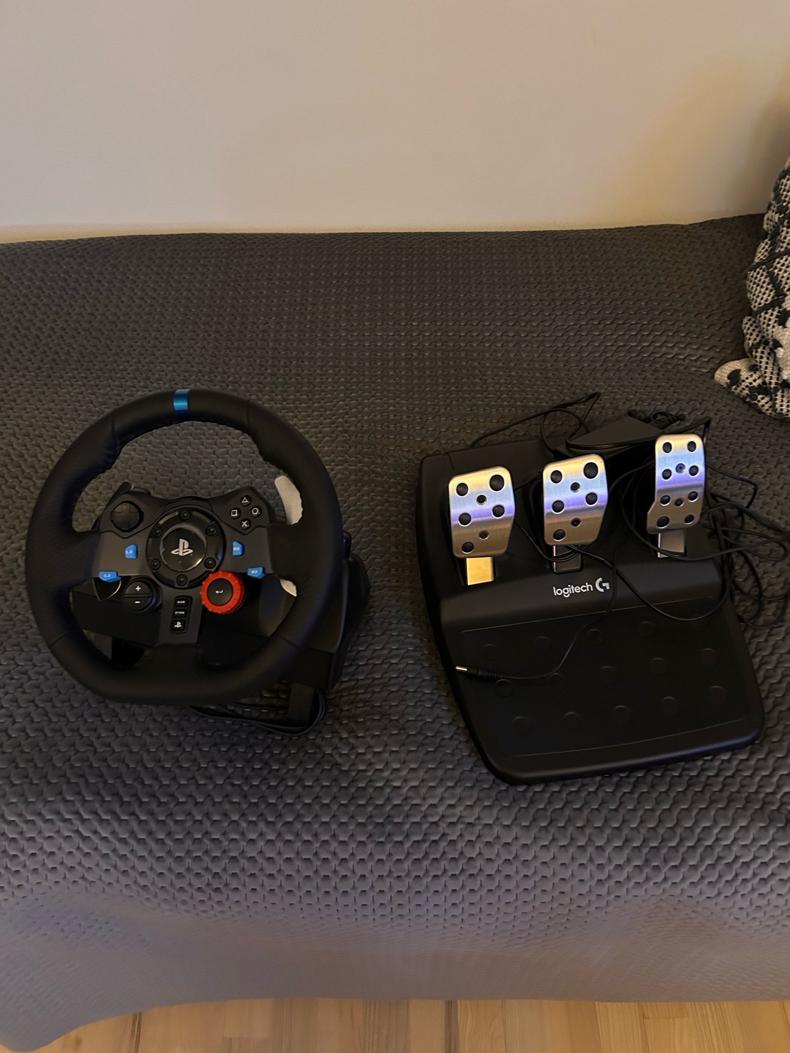 Se produkter som liknar Logitech G29 ratt till ps4/ps.. på Tradera