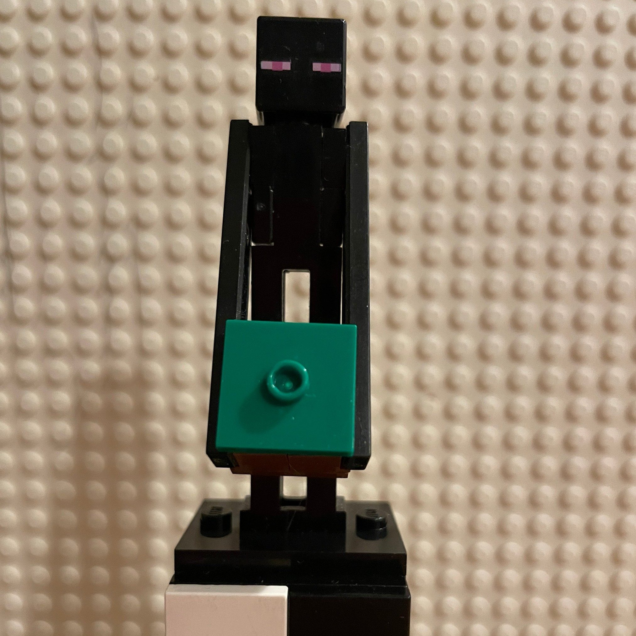 LEGO Minecraft - Enderman Reddish Brown Block with Green Top (MIN049)