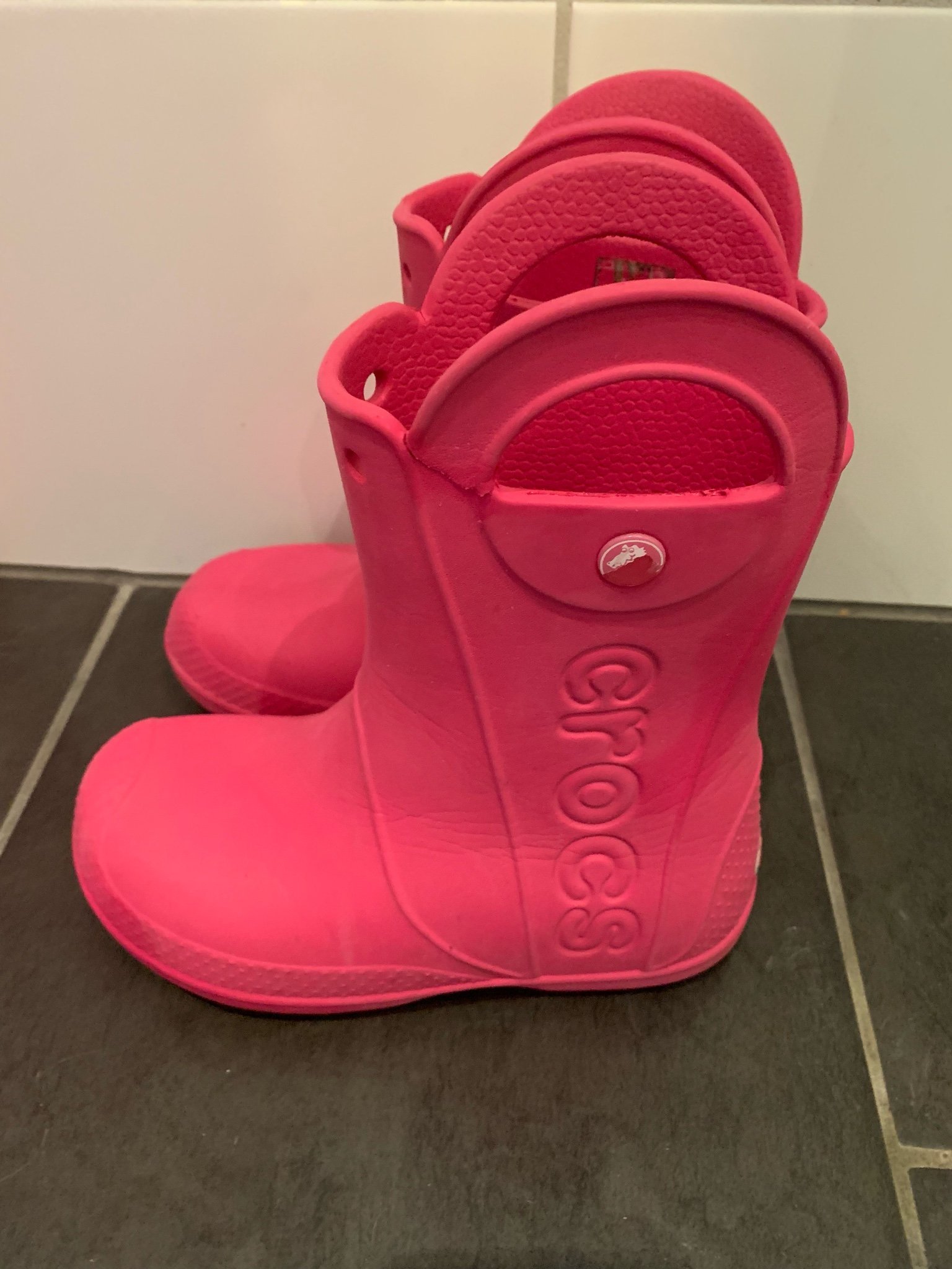 Crocs rosa stövlar stl. J1 (32 33) (363518254) ᐈ Köp på Tradera Crocs rosa stövlar stl. J1 (32 33) (363518254) ᐈ Köp på Tradera