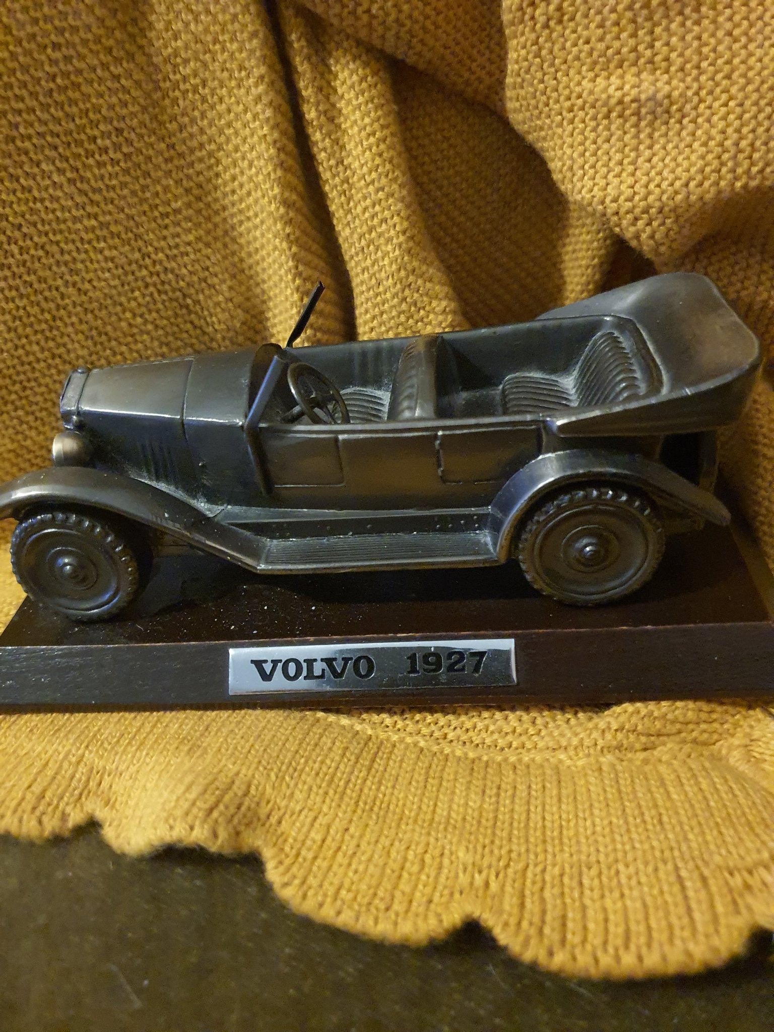Amazon.co.jp: VOLVO JACOB 1927 フィンランド製 ボルボ : おもちゃ