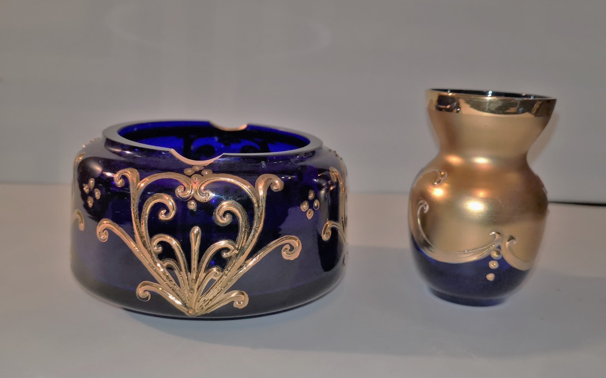 Tjusiga vintage Murano askkopp och minivas cobaltblå