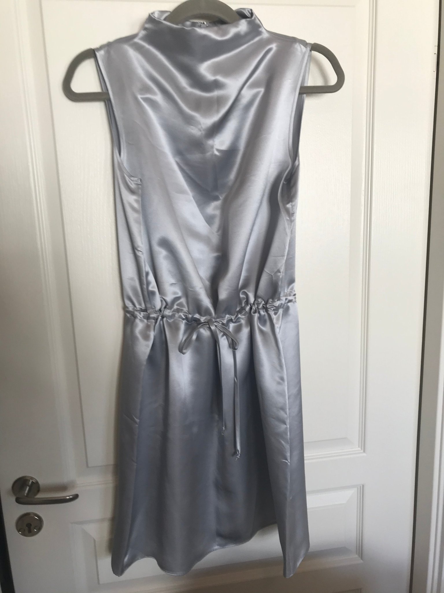 J Lindeberg Klänning silke viskos mode trend ly.. (414273769 J.Lindeberg Klänning Merced Viscose Silk Blå