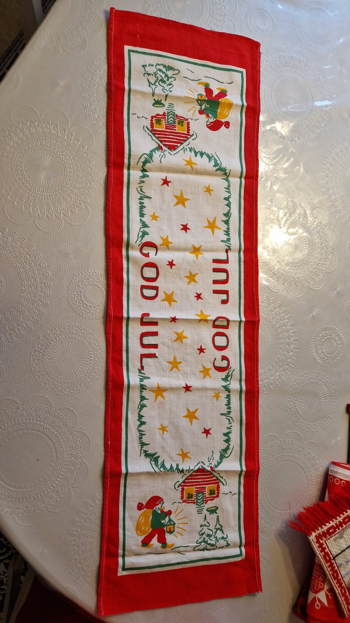Se produkter som liknar Julduk god jul, tomte med stu.. på Tradera
