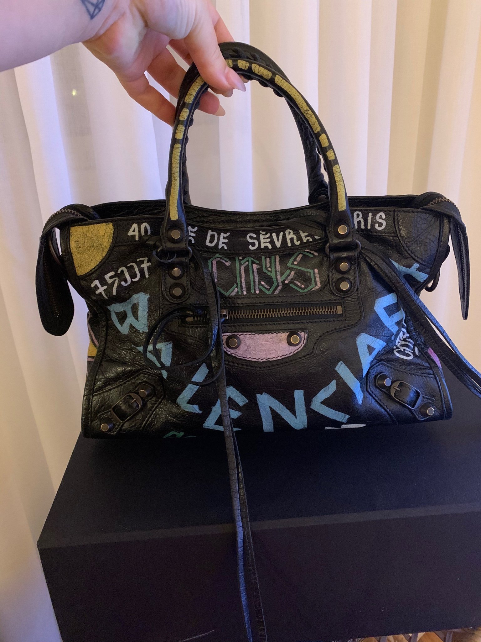 Balenciaga graffiti city bag small nypris 17999: Balenciaga graffiti city bag small nypris 17999: