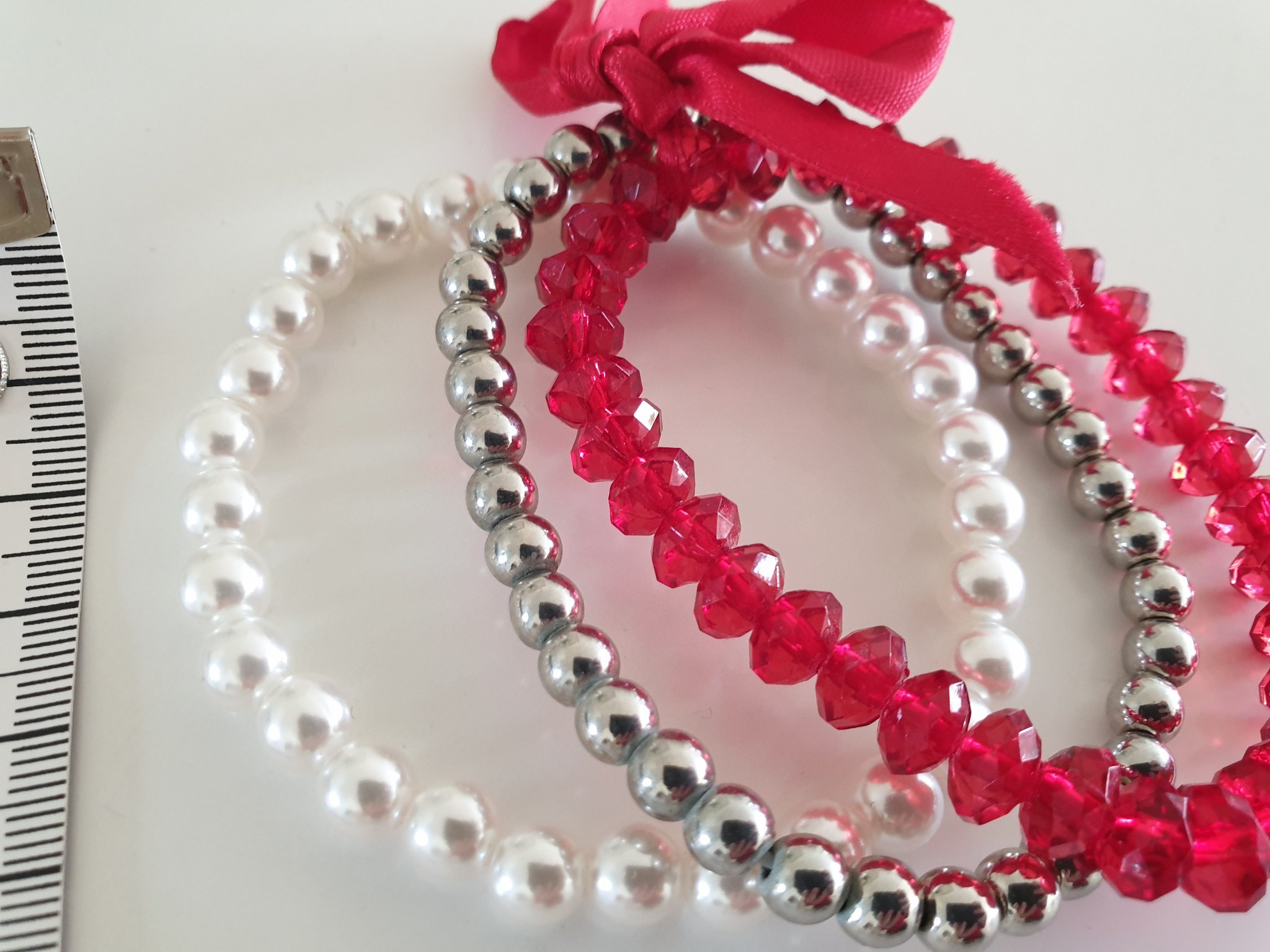 Armband, set med 3 i färgskala, vitt, rött och silver