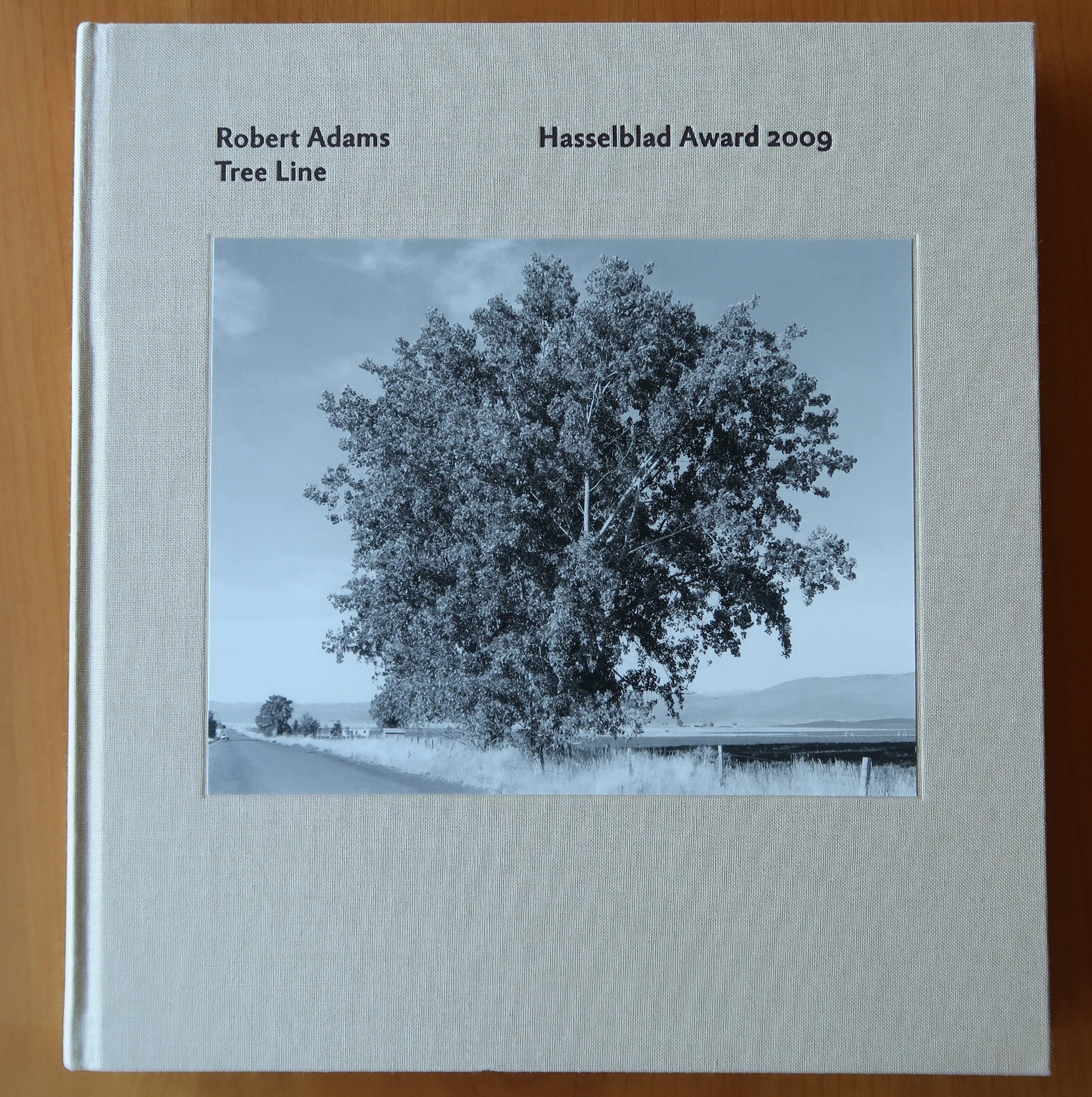 洋書 robet adams hasselblad 2009 / Tree Line Mint) Tree Line - The Hasselblad Award 2009 by Robert Adams