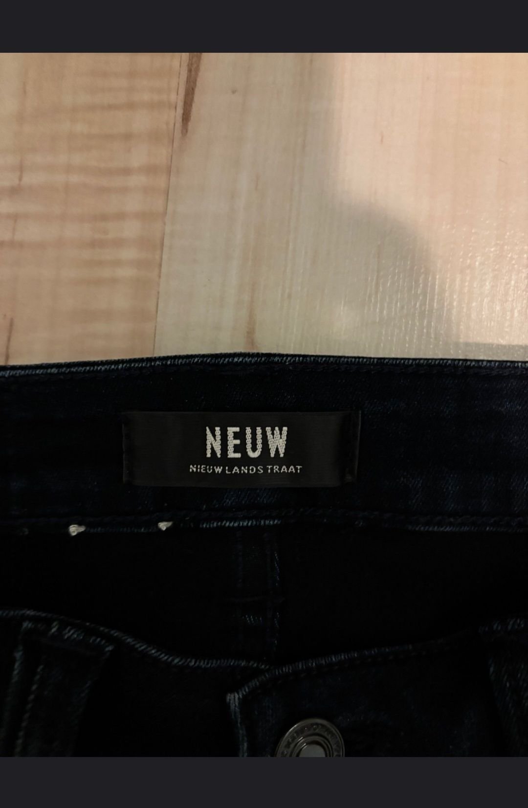Se produkter som liknar Neuw mörkblåa jeans 28/32 på Tradera