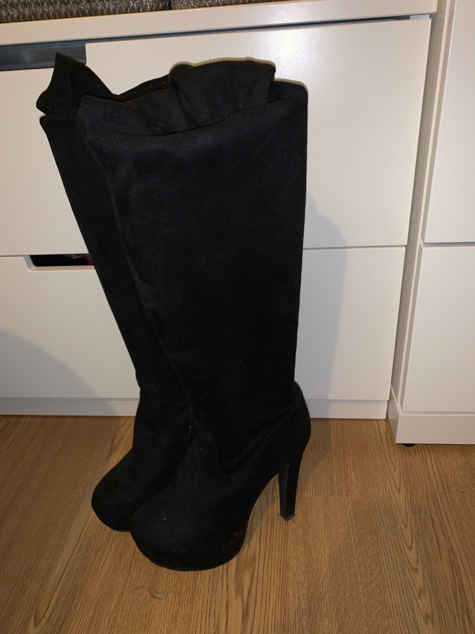Overknee Tiamo (389668384) ᐈ Köp på Tradera tiamo knähöga stövlar