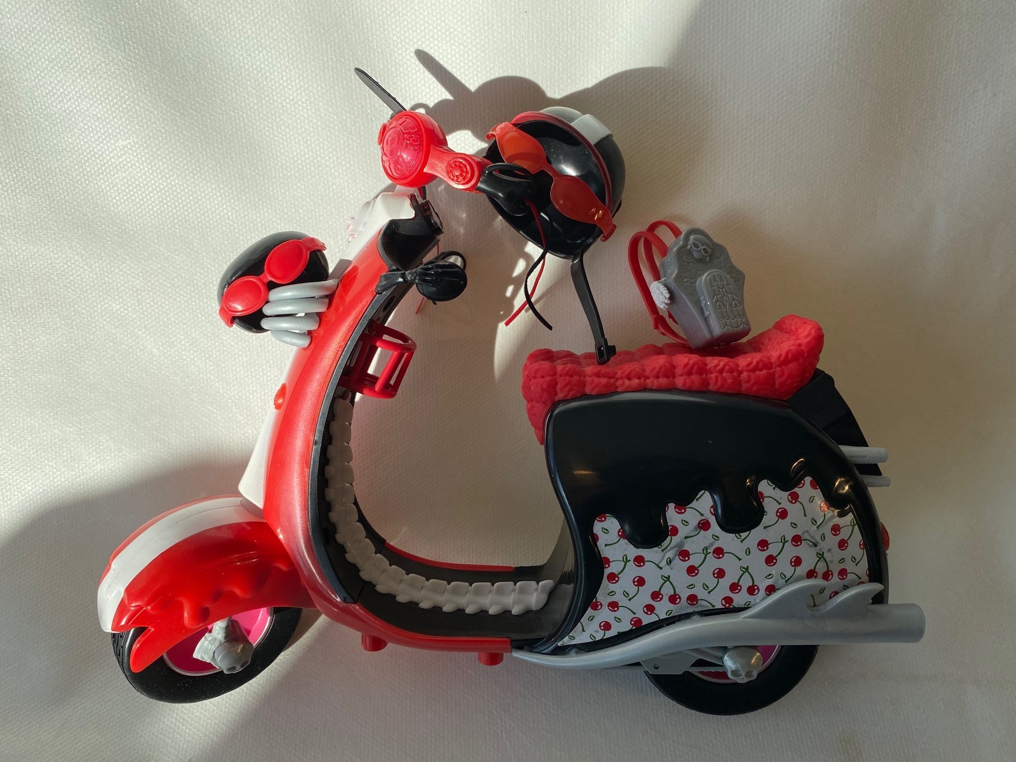 ghoulia yelps scooter