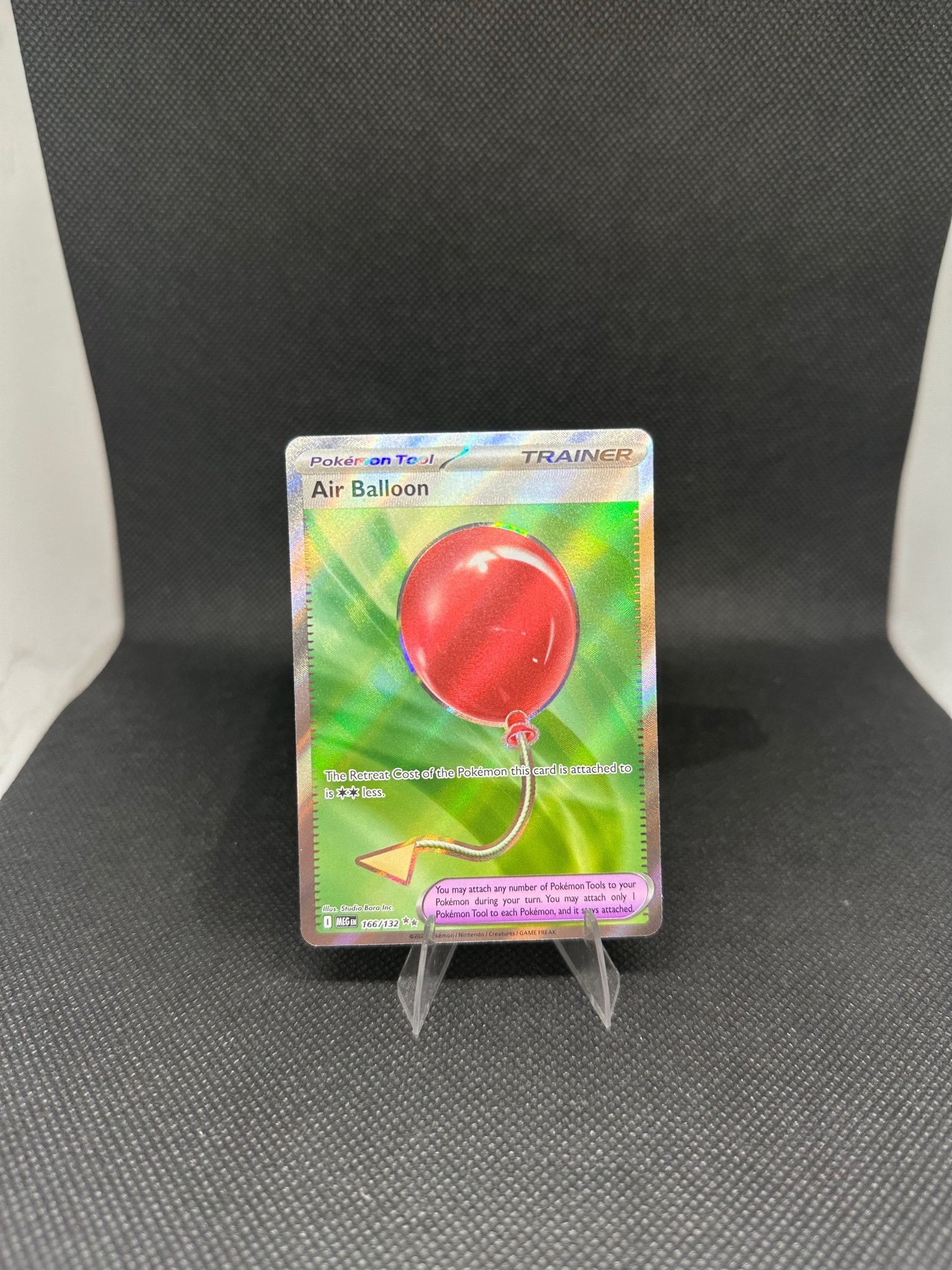 gold air balloon pokemon card Pokémon Air Balloon 213/202 Sword and Shield base set – DNAcardshop main image 1