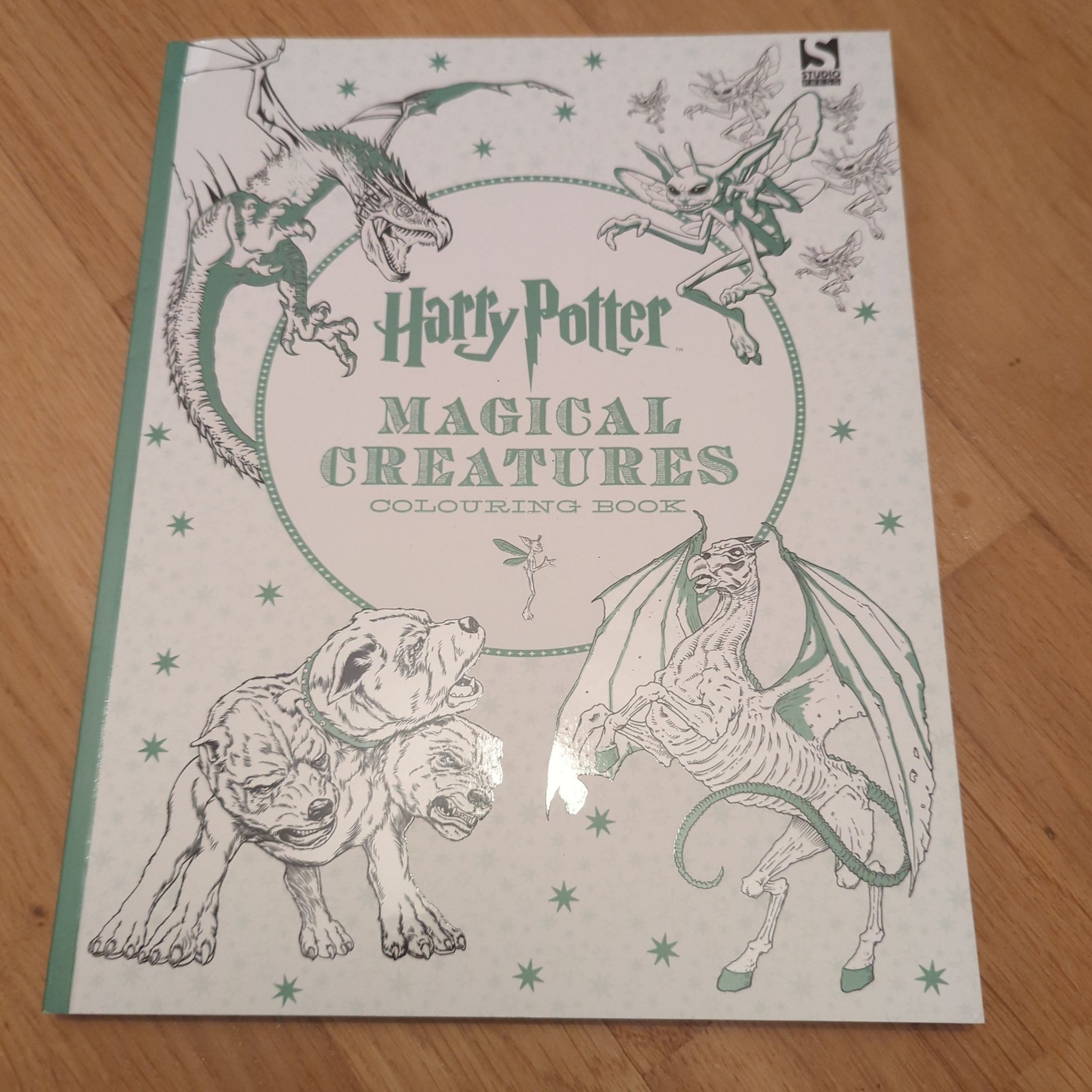 Harry Potter Magical Creatures Colouring Book | K??p p?? Tradera (694052891)