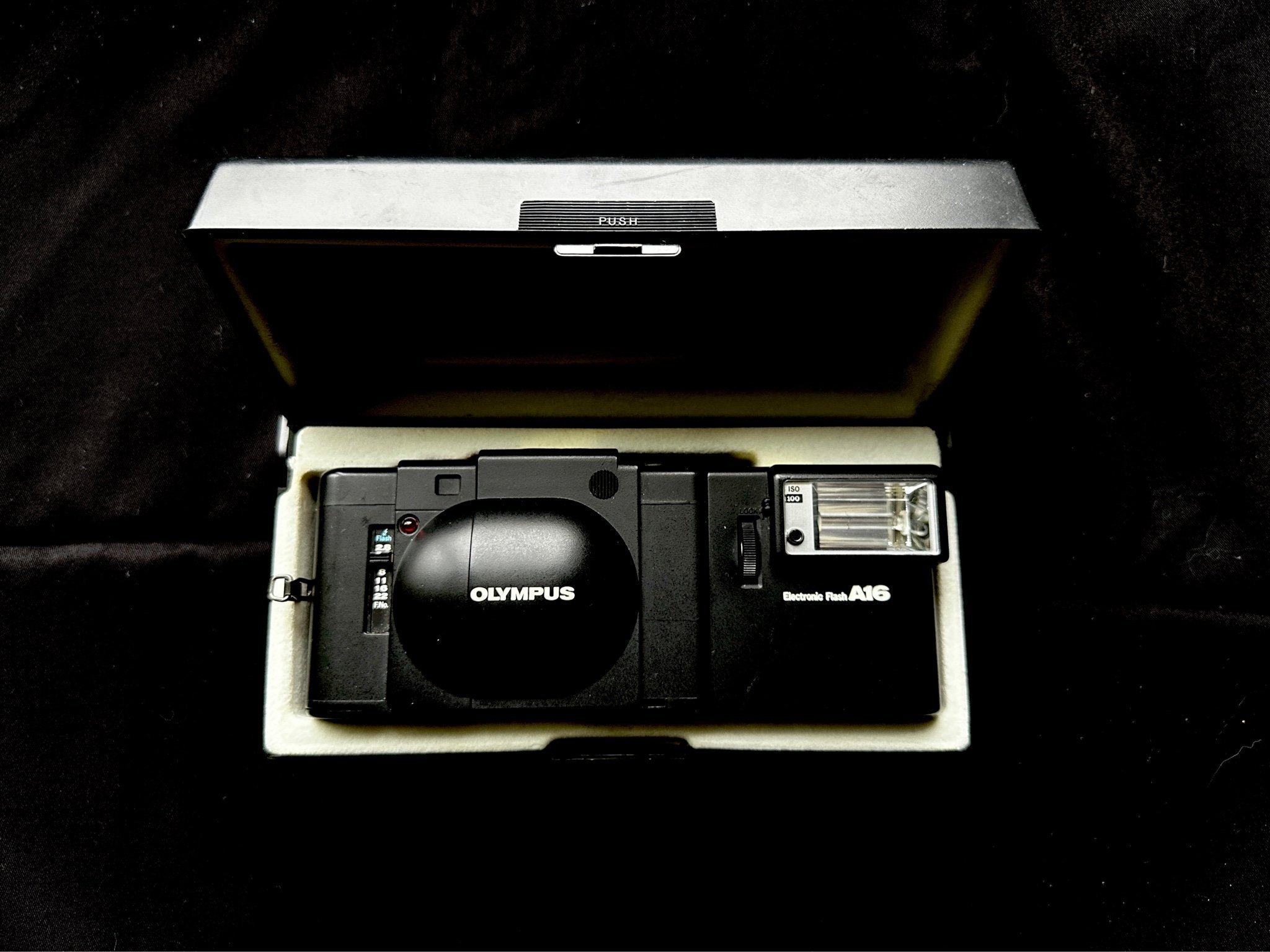 OLYMPUS XA WITH ELECTRONIC FLASH A16 AND ORIGIN.. | Köp på Tradera