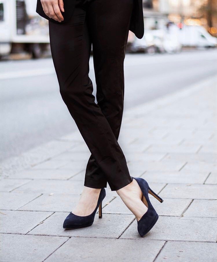 Helt nya Stinaa J Navy Suede 9 cm Pumps Nypris 3499 kr