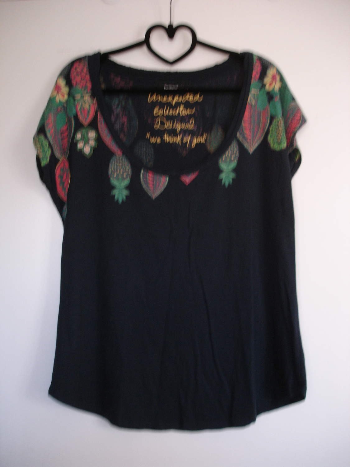 Snygg Desigual topp TS CIRCE svart med mönster stl L