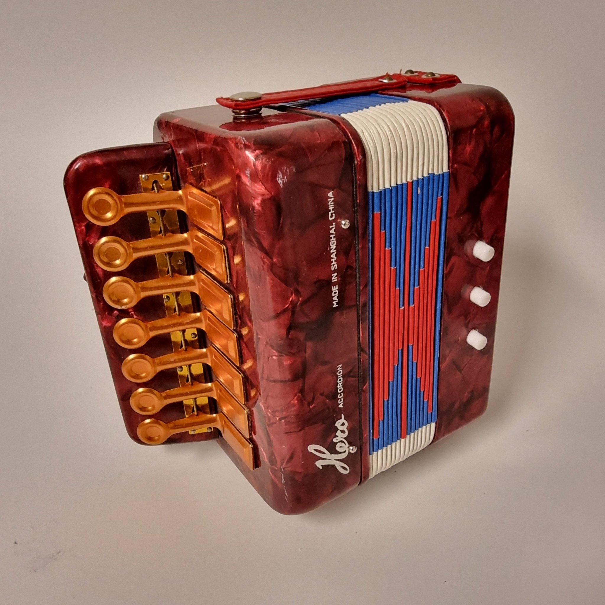 Se produkter som liknar Hero Accordion Litet dragspel på Tradera