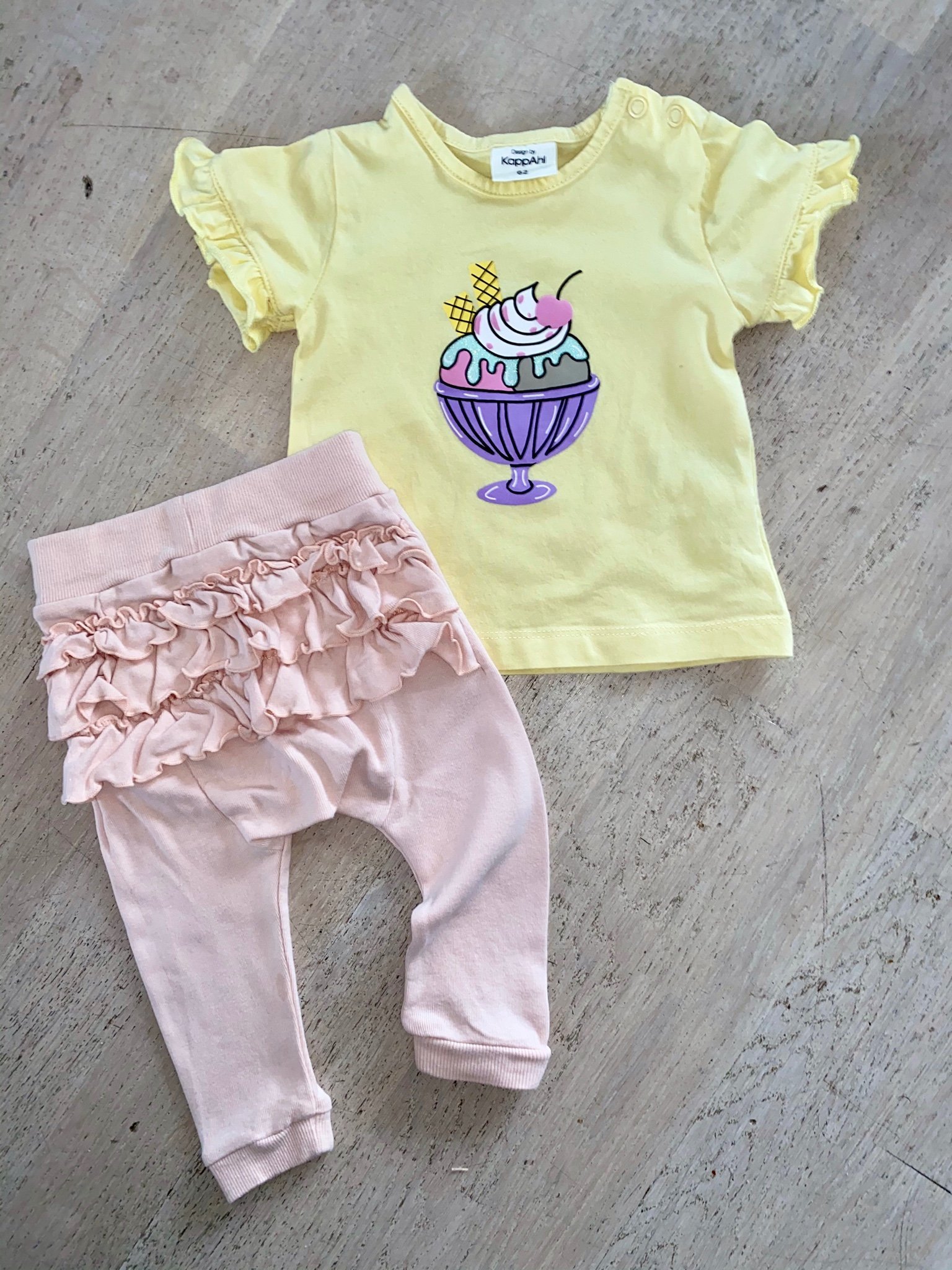 Somrigt set med volangtights volangisar LINDEX + gul glass tisha KappAh