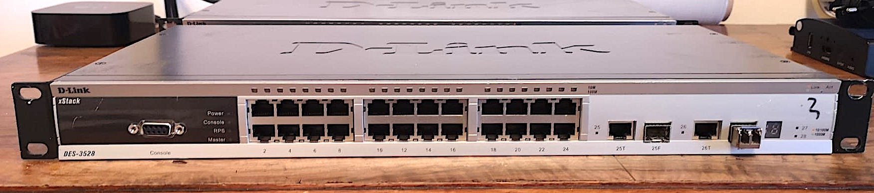 D-Link DES-3528 Switch | Köp på Tradera (664309649)