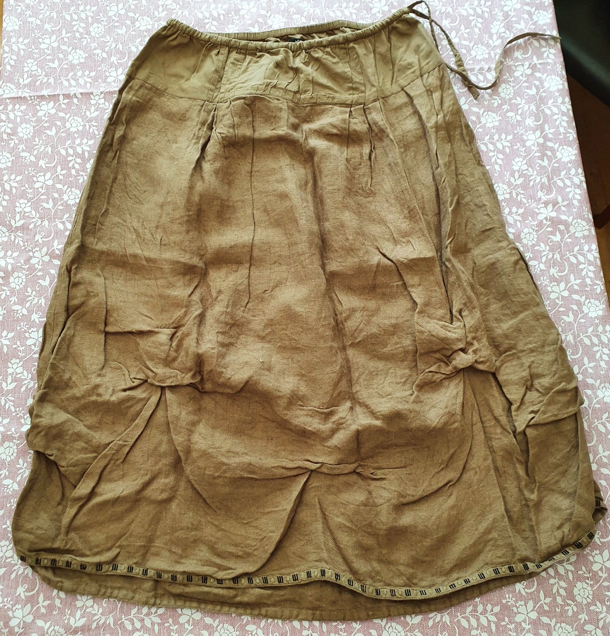 Beige maxikjol i lin stl L (Gudrun Sjödén)