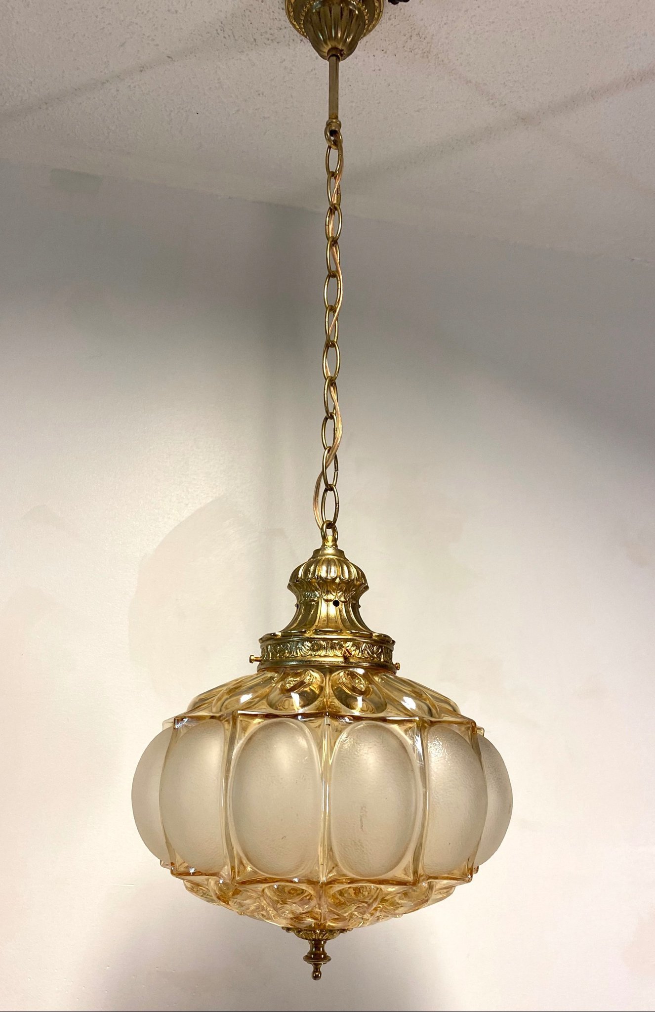 ANTIK MÅNSKENSLAMPA JUGEND LAMPA MÄSSING FROSTAT GLAS VINTAGE 20 30 TAL TAKLAMPA ANTIK MÅNSKENSLAMPA JUGEND LAMPA MÄSSING FROSTAT GLAS VINTAGE 20 30 TAL TAKLAMPA