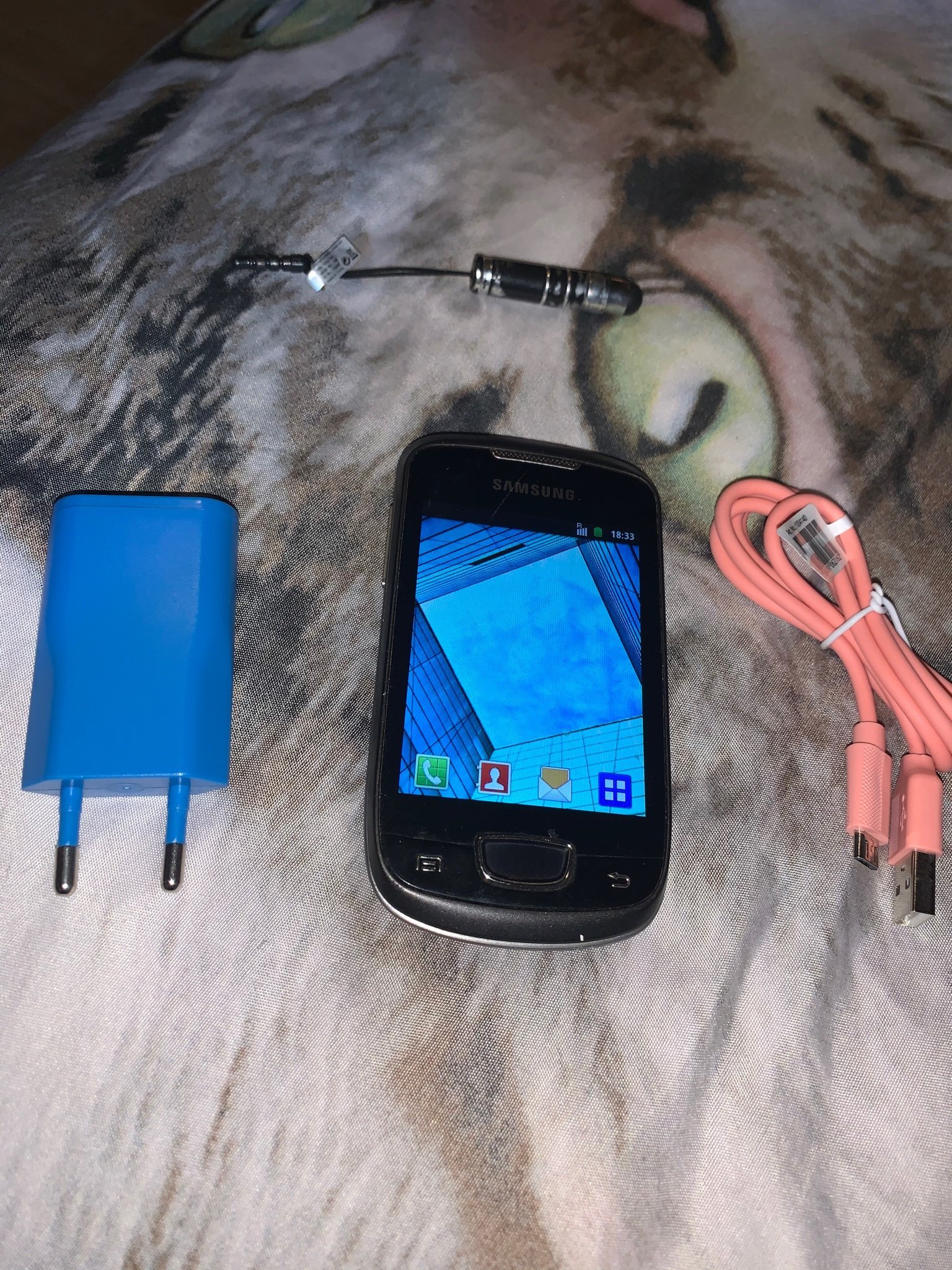 Samsung Galaxy S4 mini + laddare Samsung Galaxy S4 mini + laddare