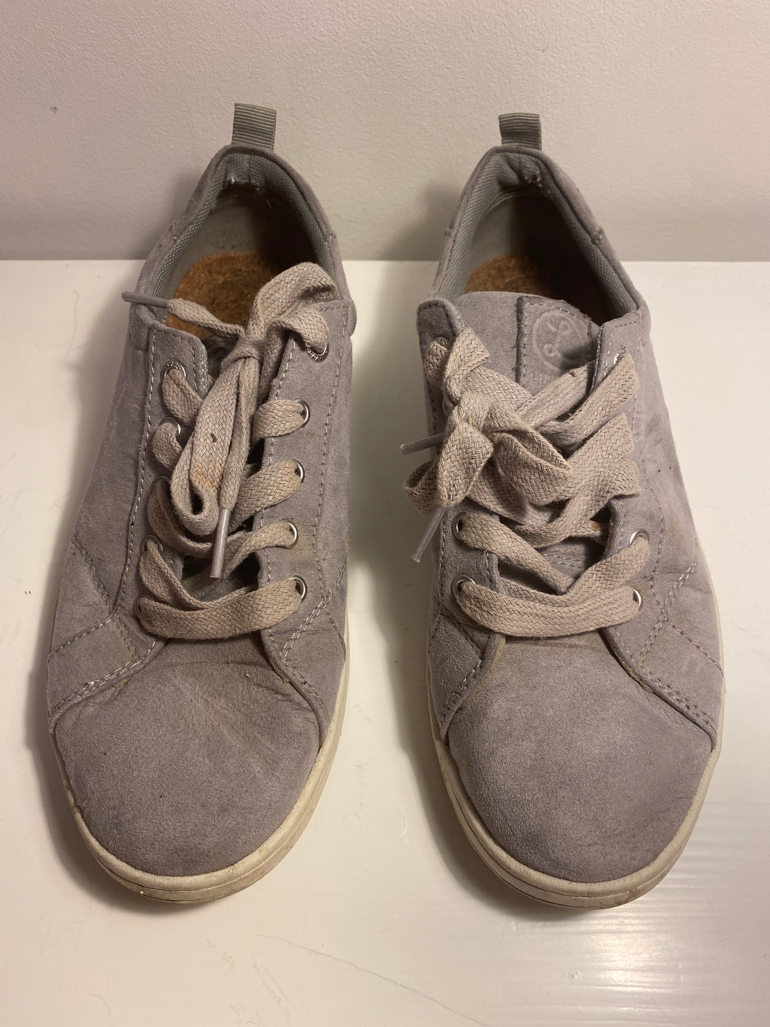 Snygga sneakers i mocka skinn stl. 38 Märke Lin.. Köp på Tradera