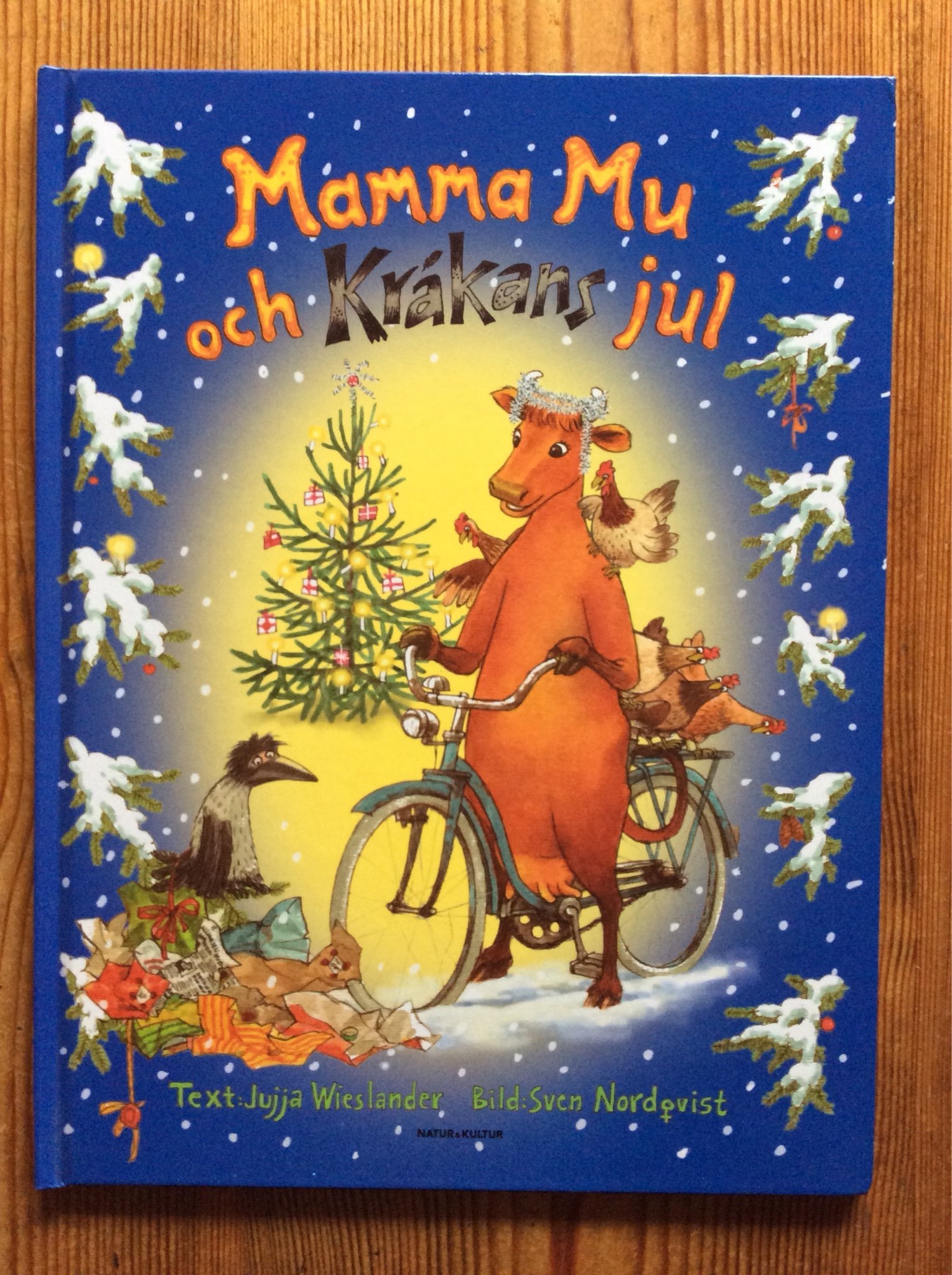 Se produkter som liknar Mamma Mu och Kråkans jul på Tradera (612828531)