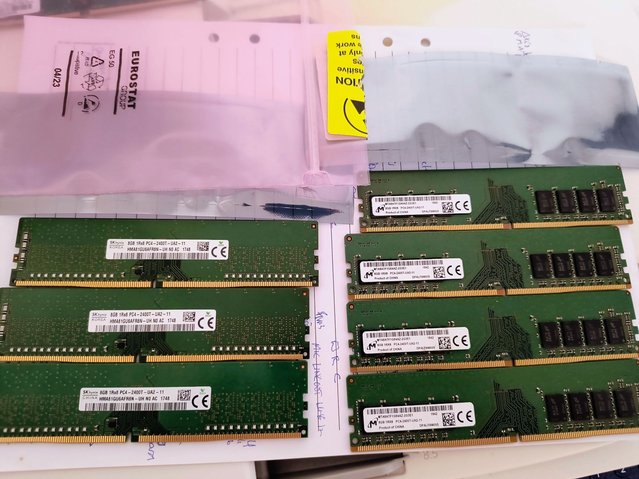 Se produkter som liknar 48GB 6st+1 8GB DDR4 ECC 2400M.. på Tradera