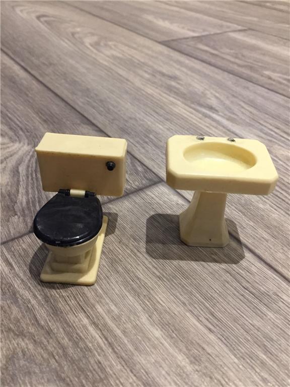 Toalett och handfat retro Lundby dockskåp dockhus på Tradera.com -