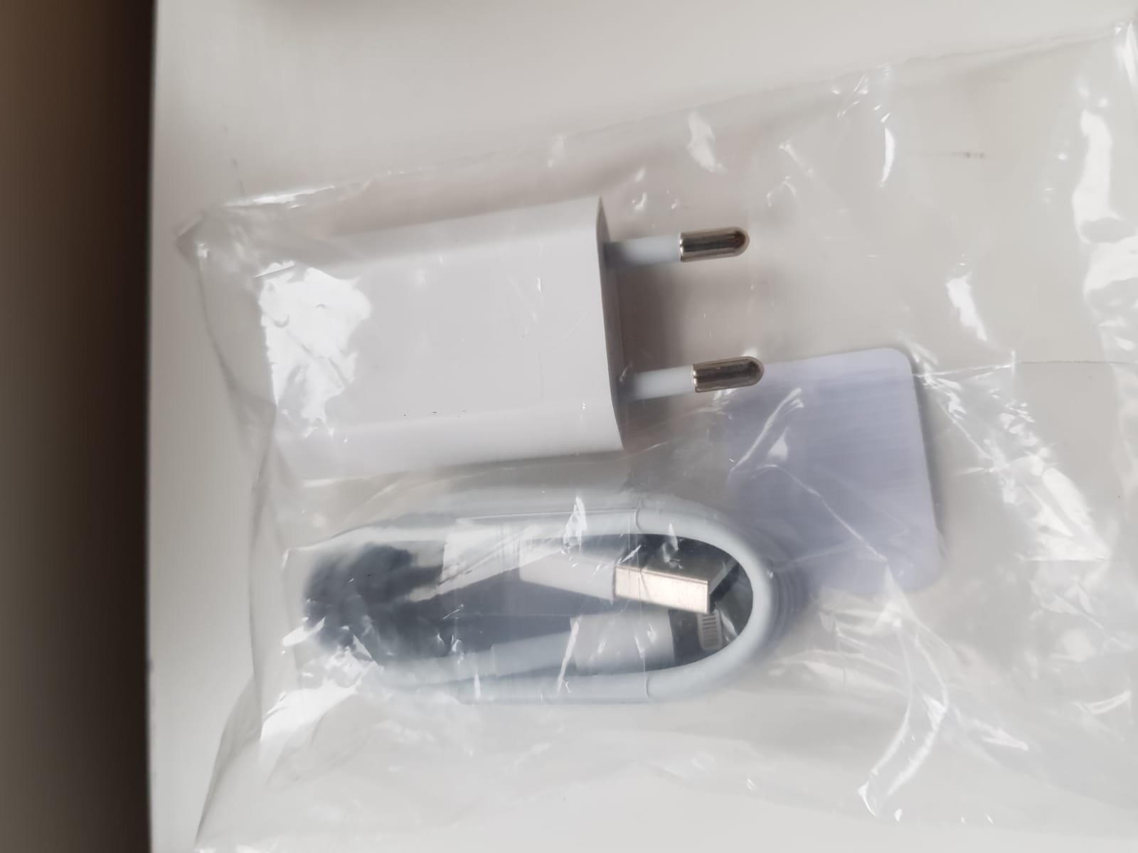 1 m iphone kabel med vägladdare 1 m iphone kabel med vägladdare