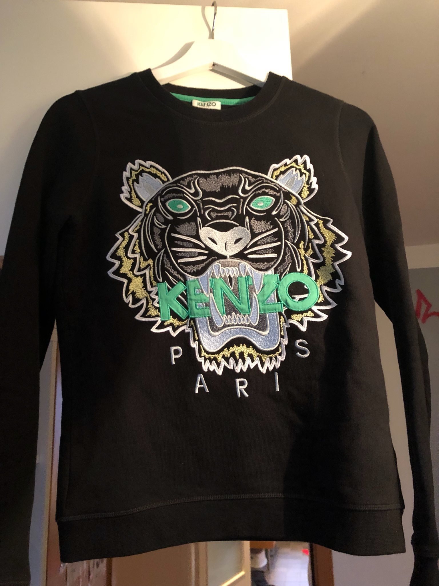 KENZO med tigern. Nyskick. Nypris 2200 kr. Stor.. (342594481 KENZO med tigern. Nyskick. Nypris 2200 kr. Stor.. (342594481