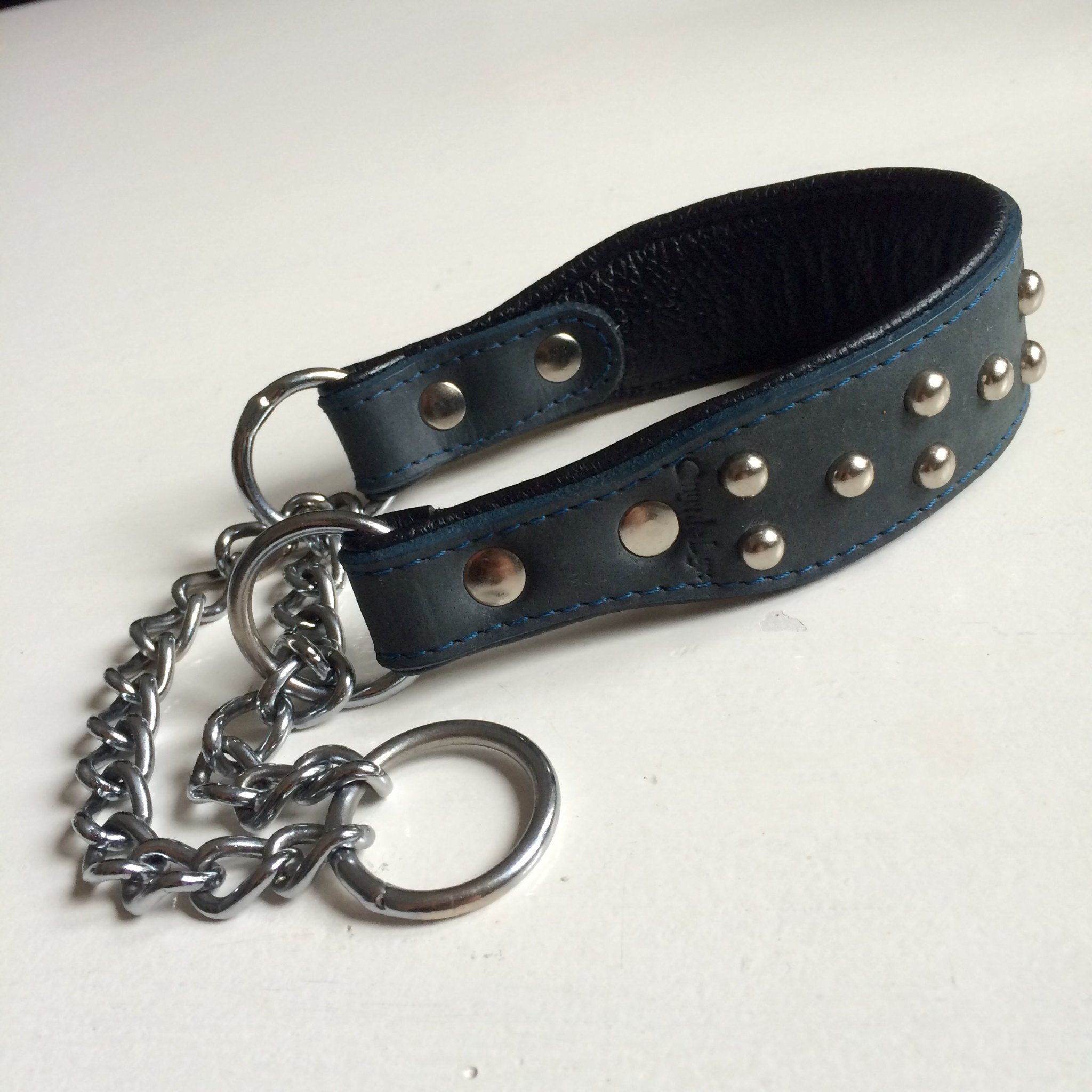 läderhalsband med nitar läderhalsband med nitar