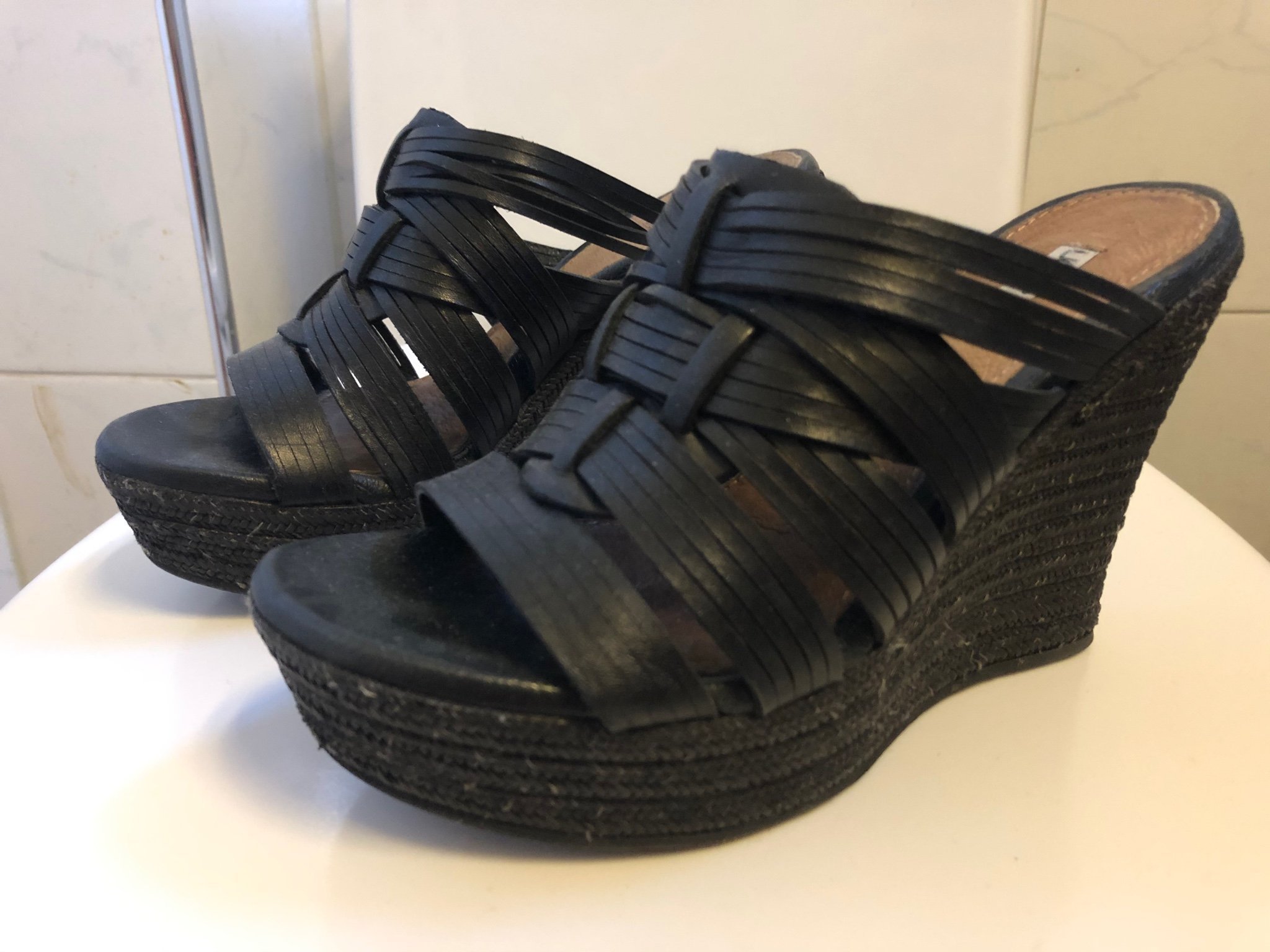 Svarta UGG Kilklack Melina, storlek 36 (små)