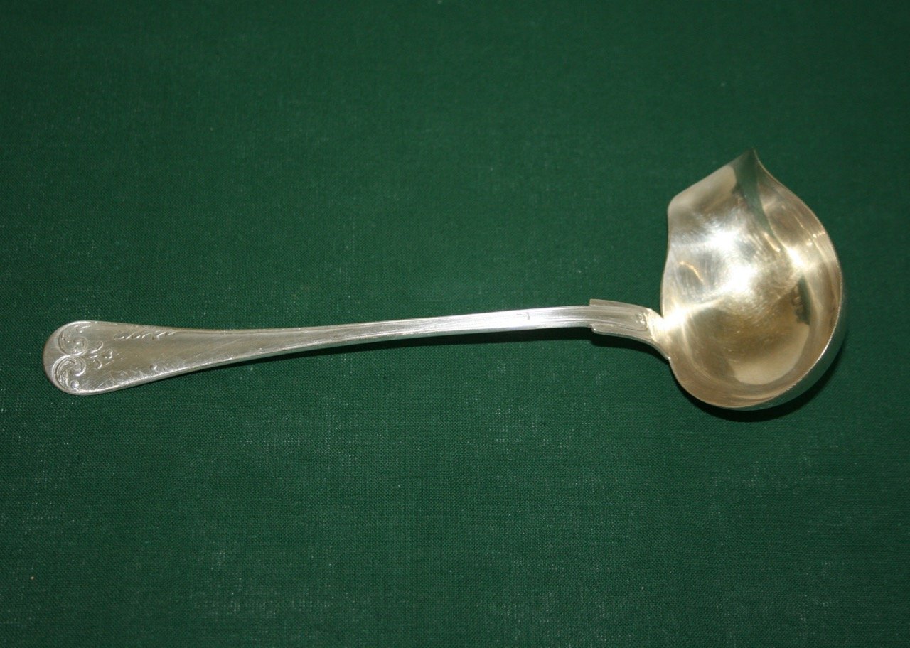 Antik såssked i nysilver