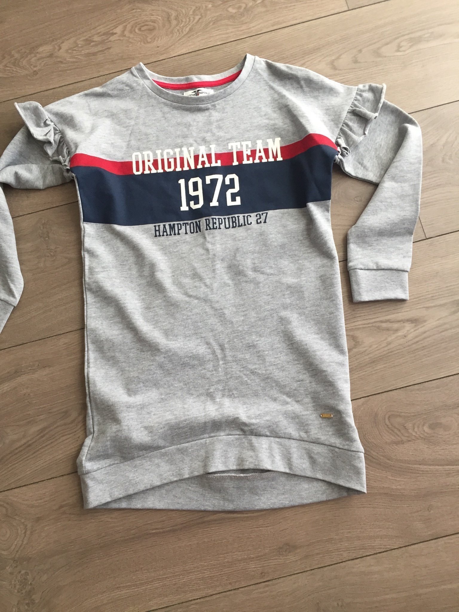 Lång tröja stl 134140 (349993179) ᐈ Köp på Tradera Lång tröja stl 134140 (349993179) ᐈ Köp på Tradera