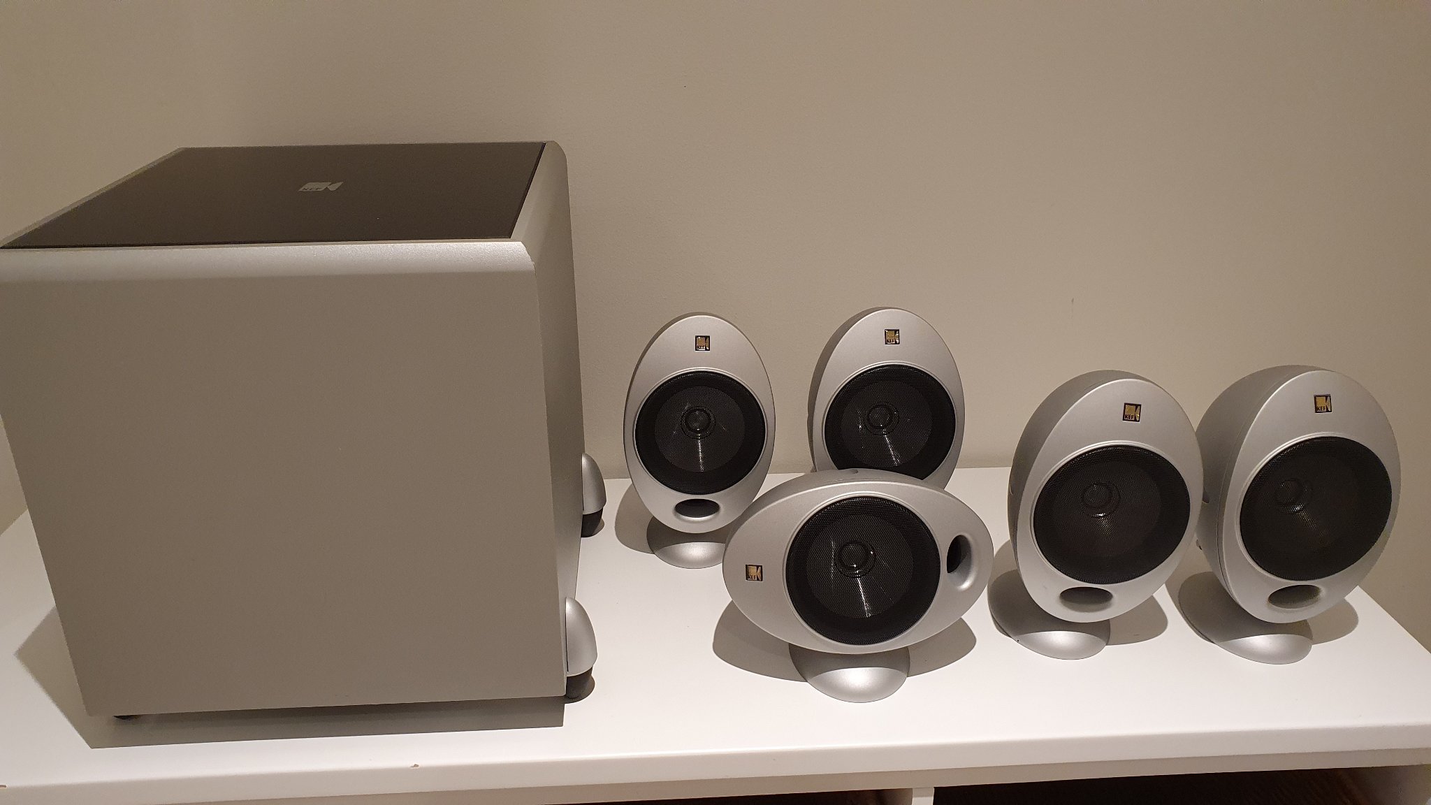 KEF KHT2005.2 "The Egg" + PSW2010 subwoofer (394695378) ᐈ Köp på Tradera