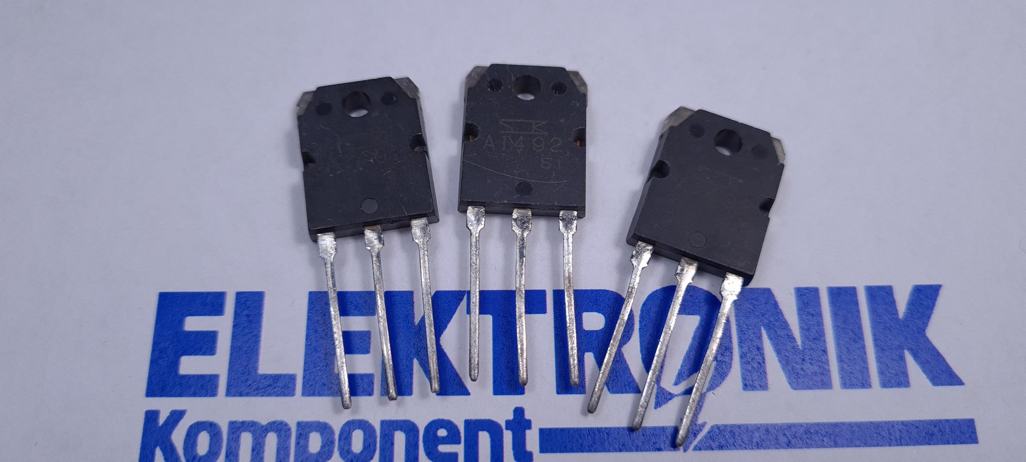 Se produkter som liknar Transistor 2SA1492 på Tradera (628414927)